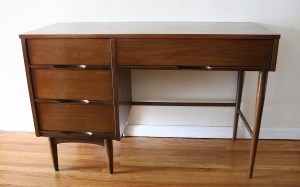 mcm desk streamlined design 1