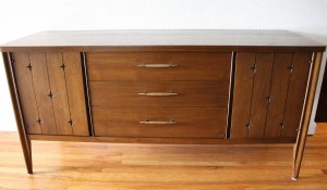 Broyhill saga credenza 1