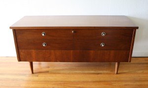lane cedar chest with silver knobs 1