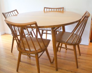 Conant ball dining set 1