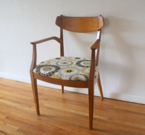 mcm chair with inlaid design 4