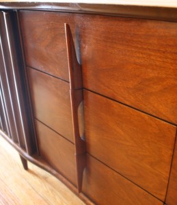 United low dresser credenza with sculpted handles 3
