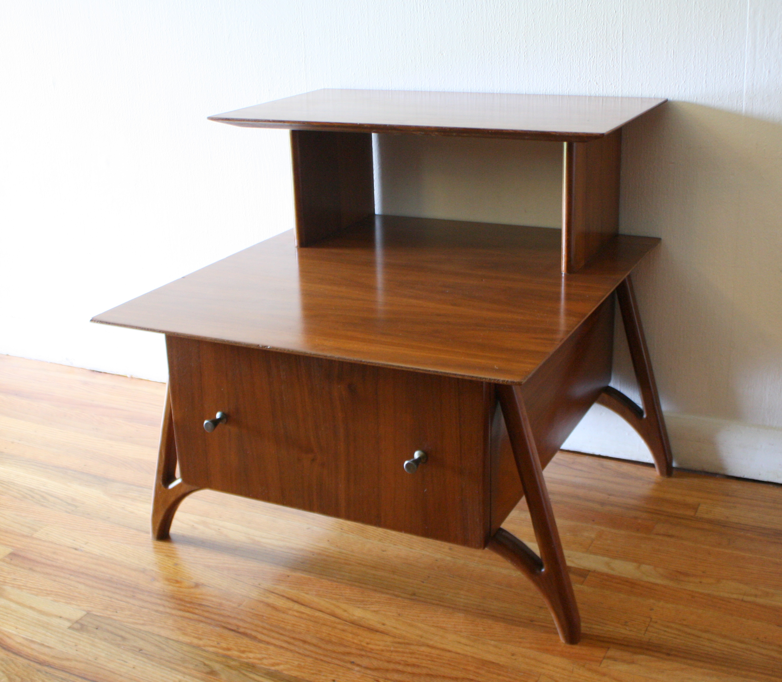 mcm 2 tiered side table with sculpted legs 1