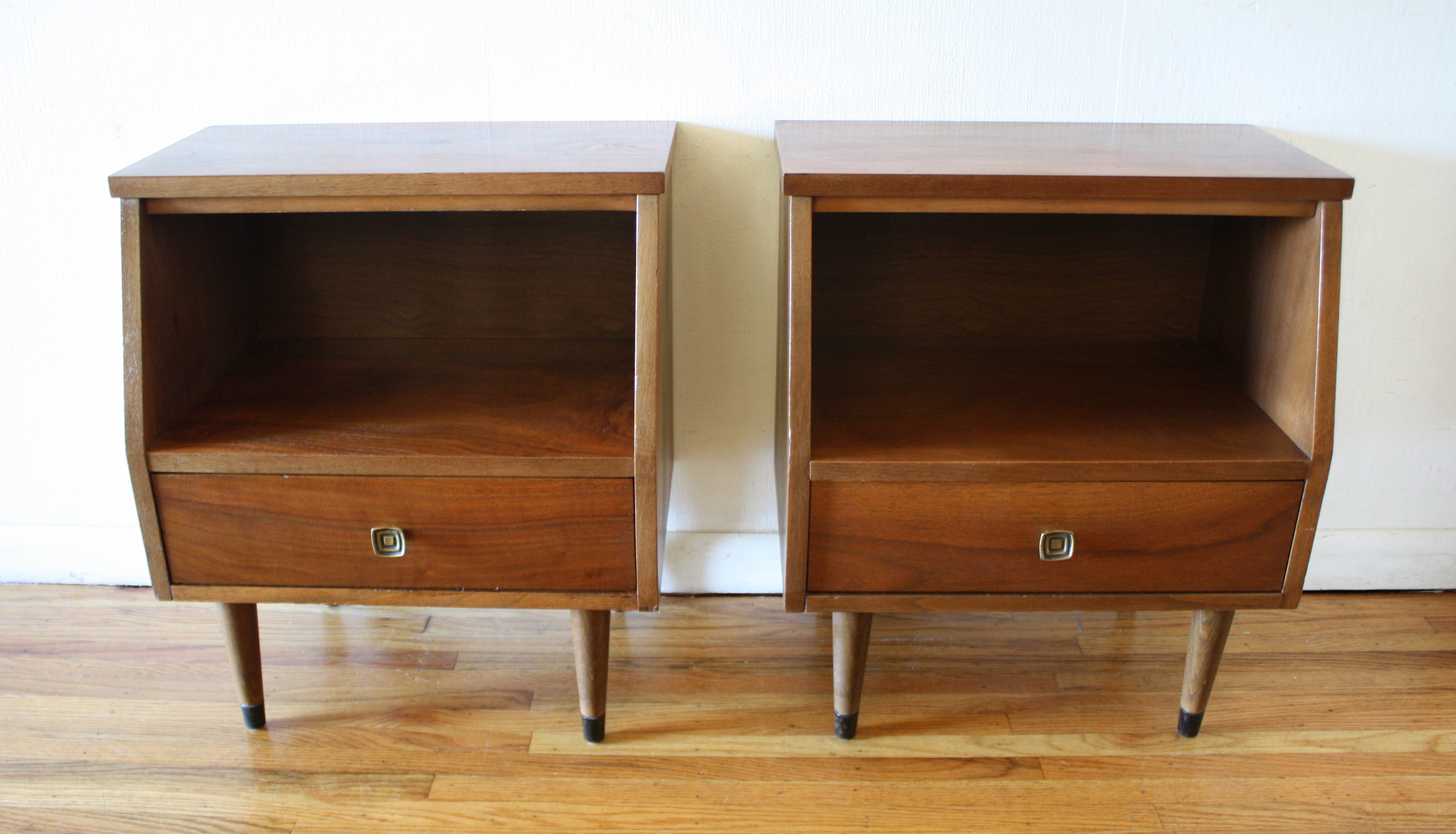 stanley end table pair of nightstands 1.jpg