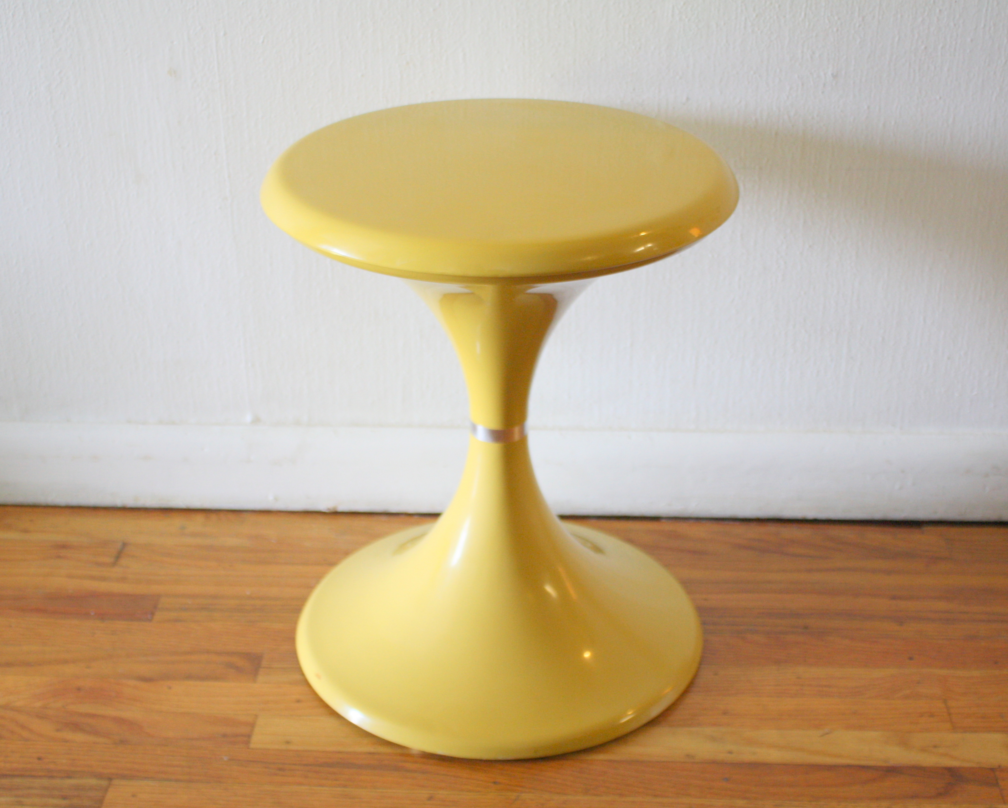 yellow mod stool table 1