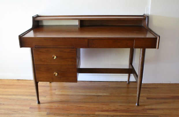 mainline hooker desk 1