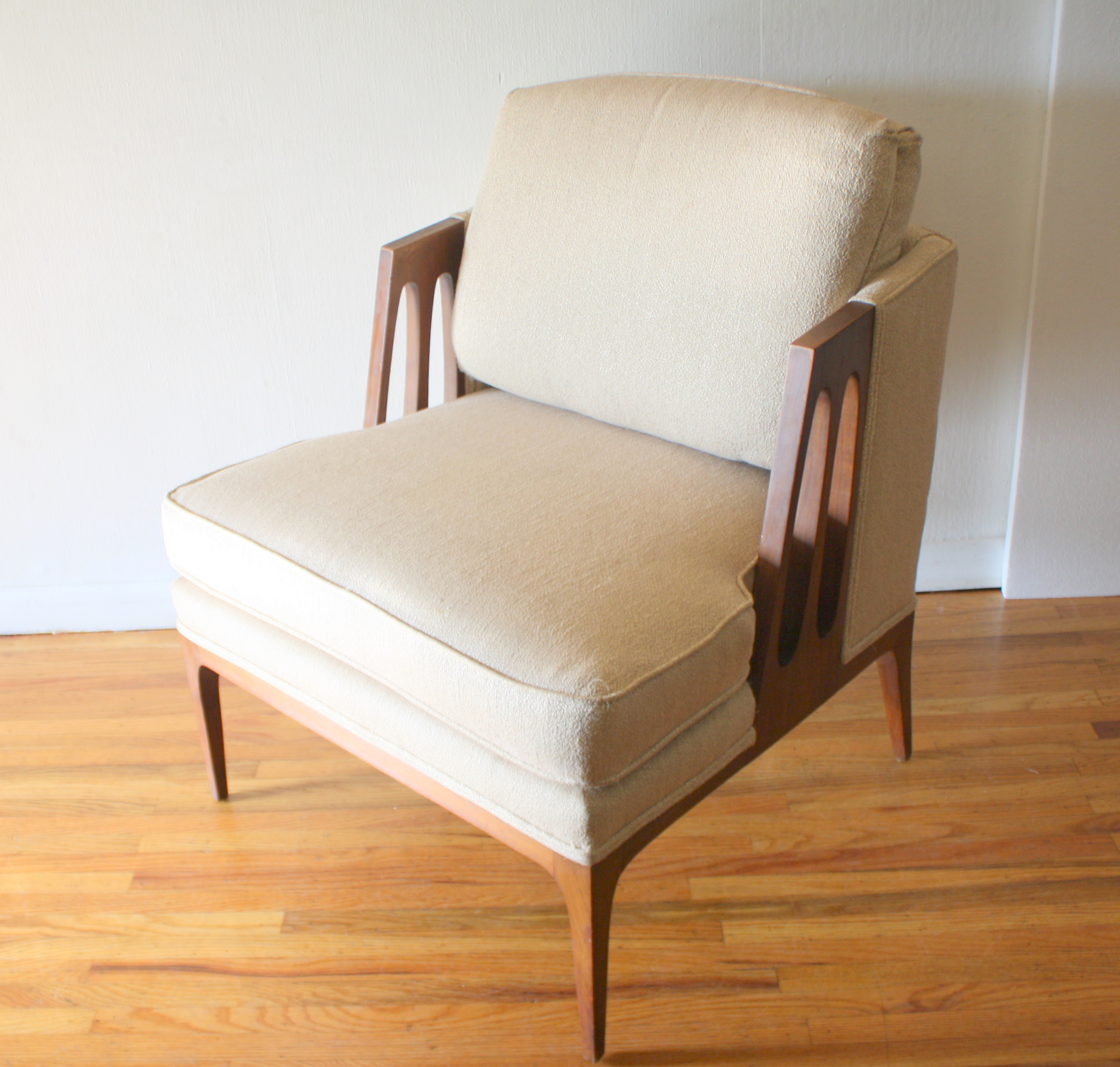 mcm arm chair with sculpted sides 1.JPG