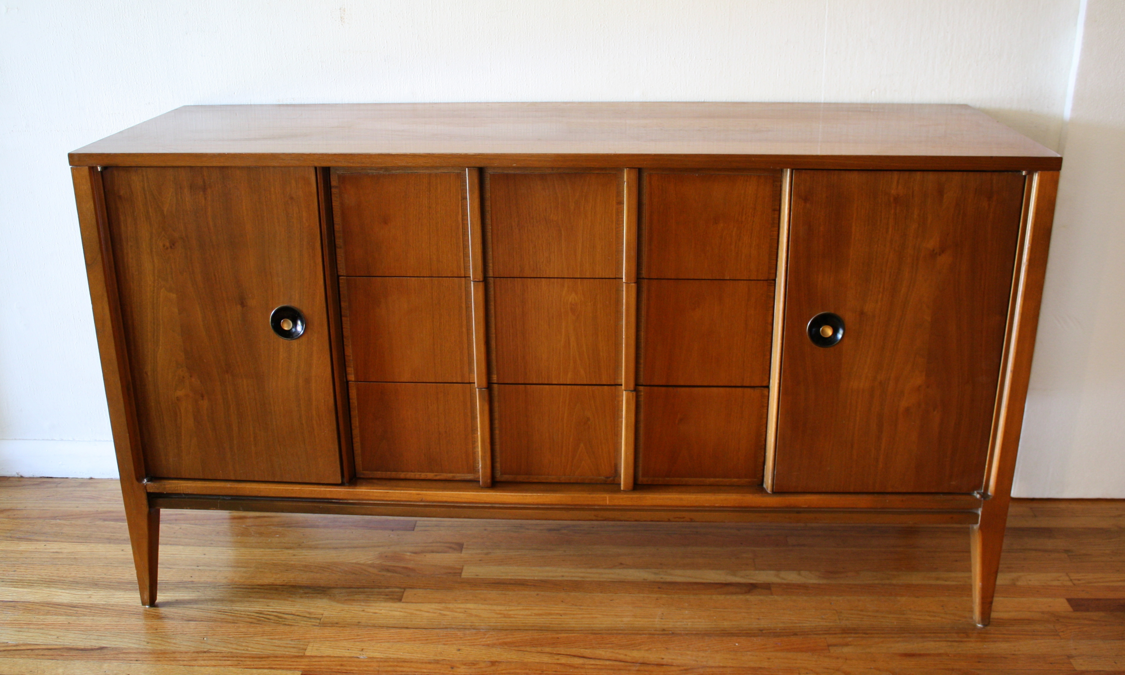 BasicWitz credenza with vertical handles 1.JPG