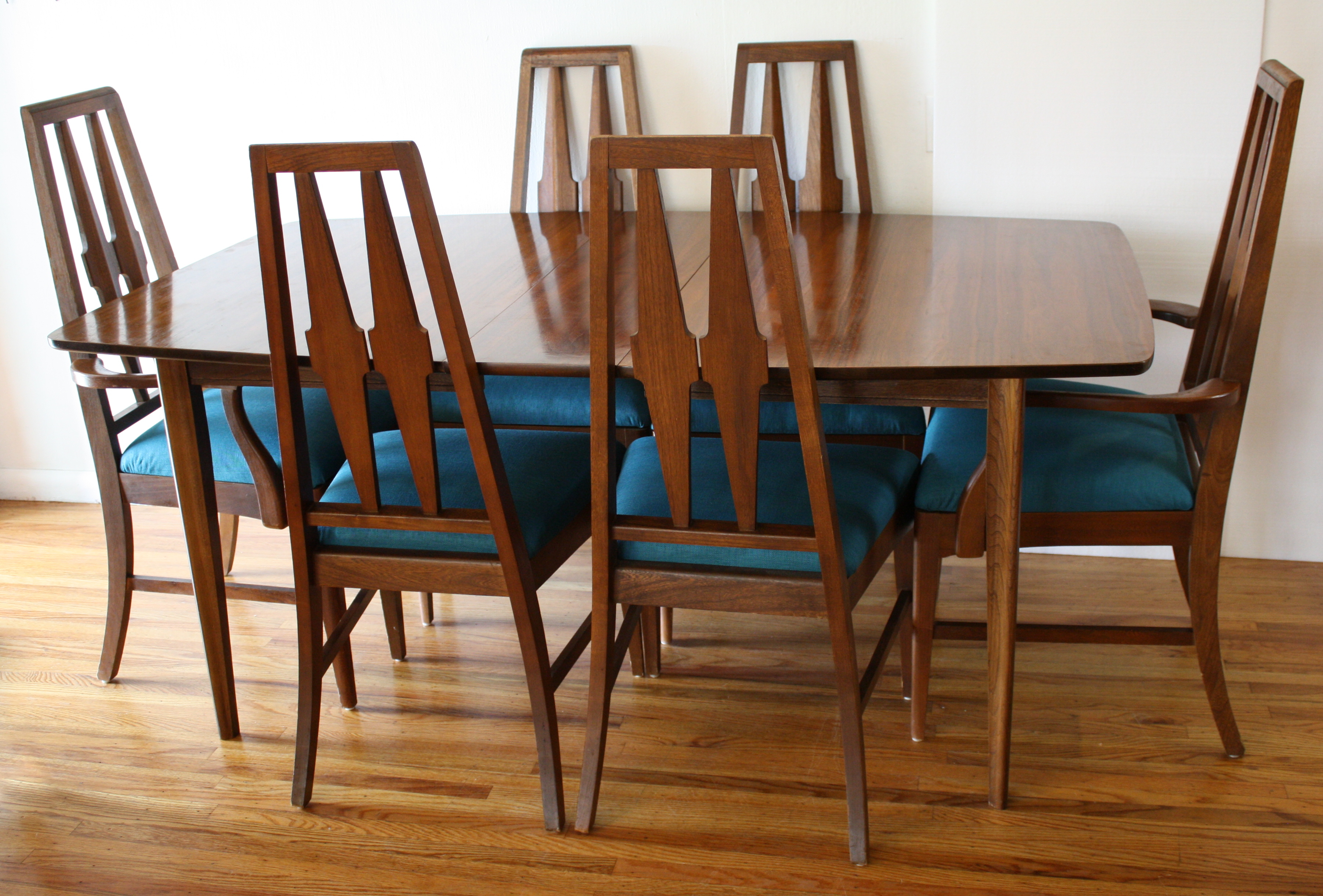 Broyhill Brasilia dining table and Broyhill dining chairs 1.JPG