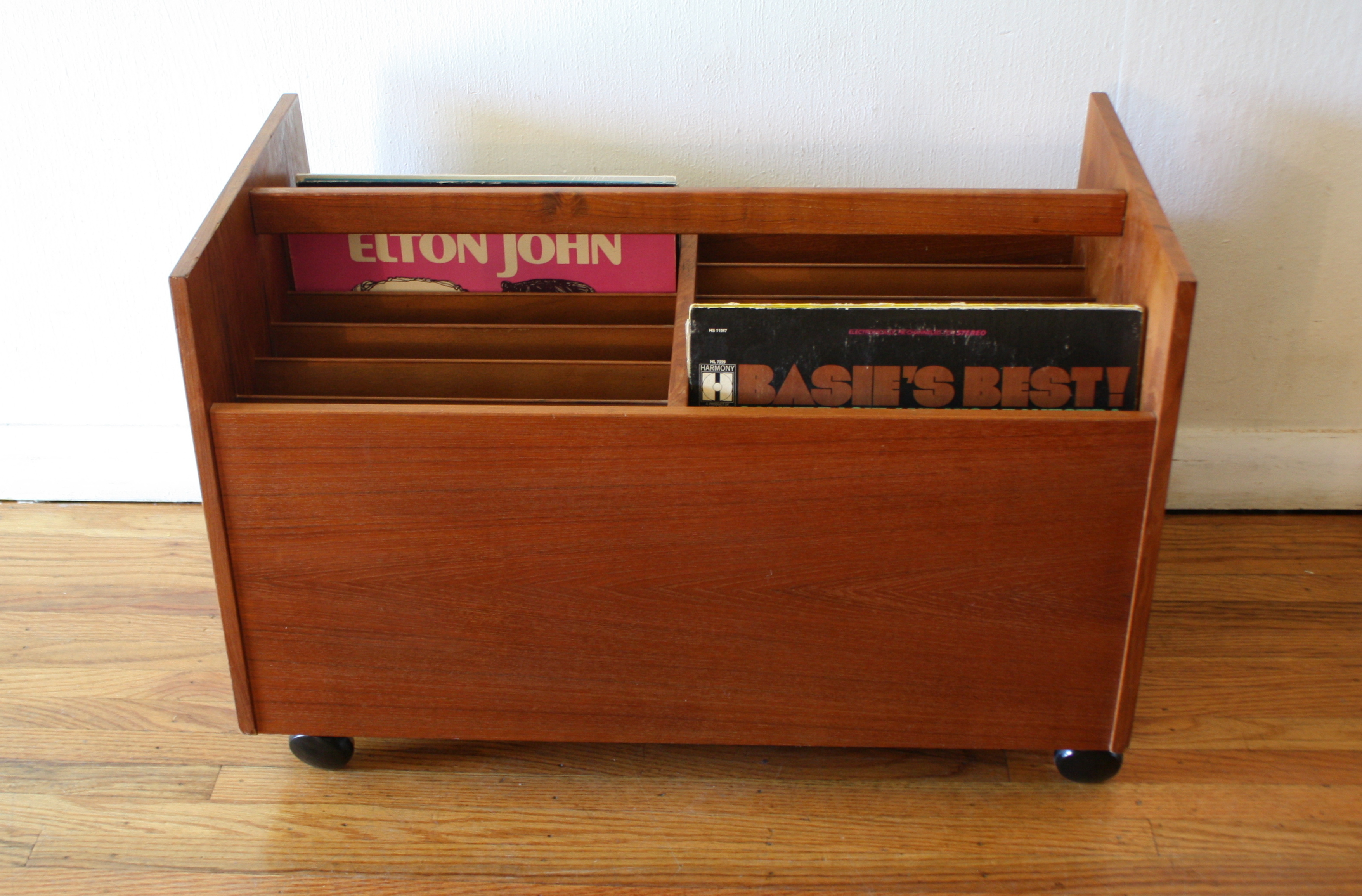 Norwegian record rack 1