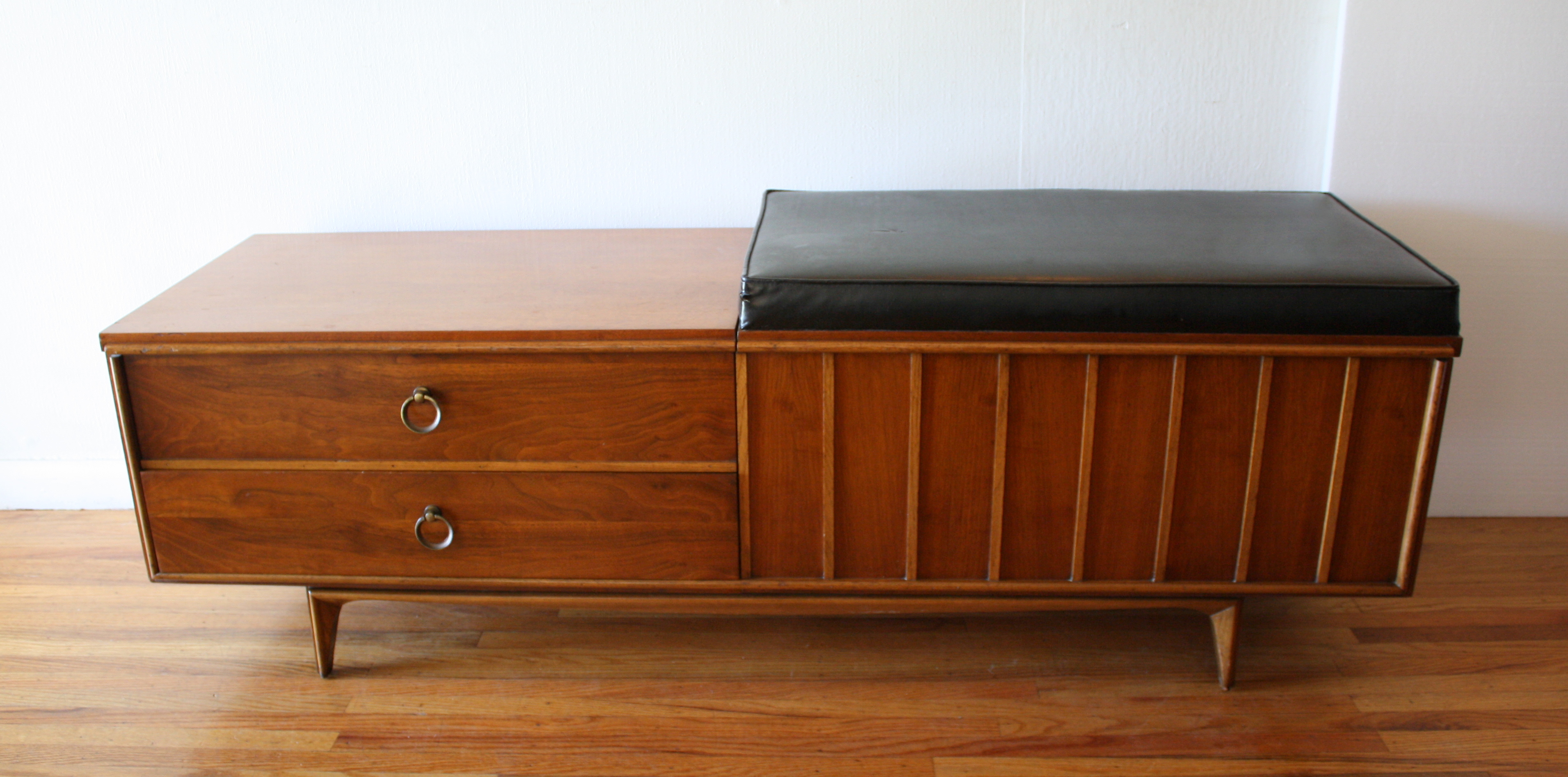 Lane cedar chest bench 3.JPG