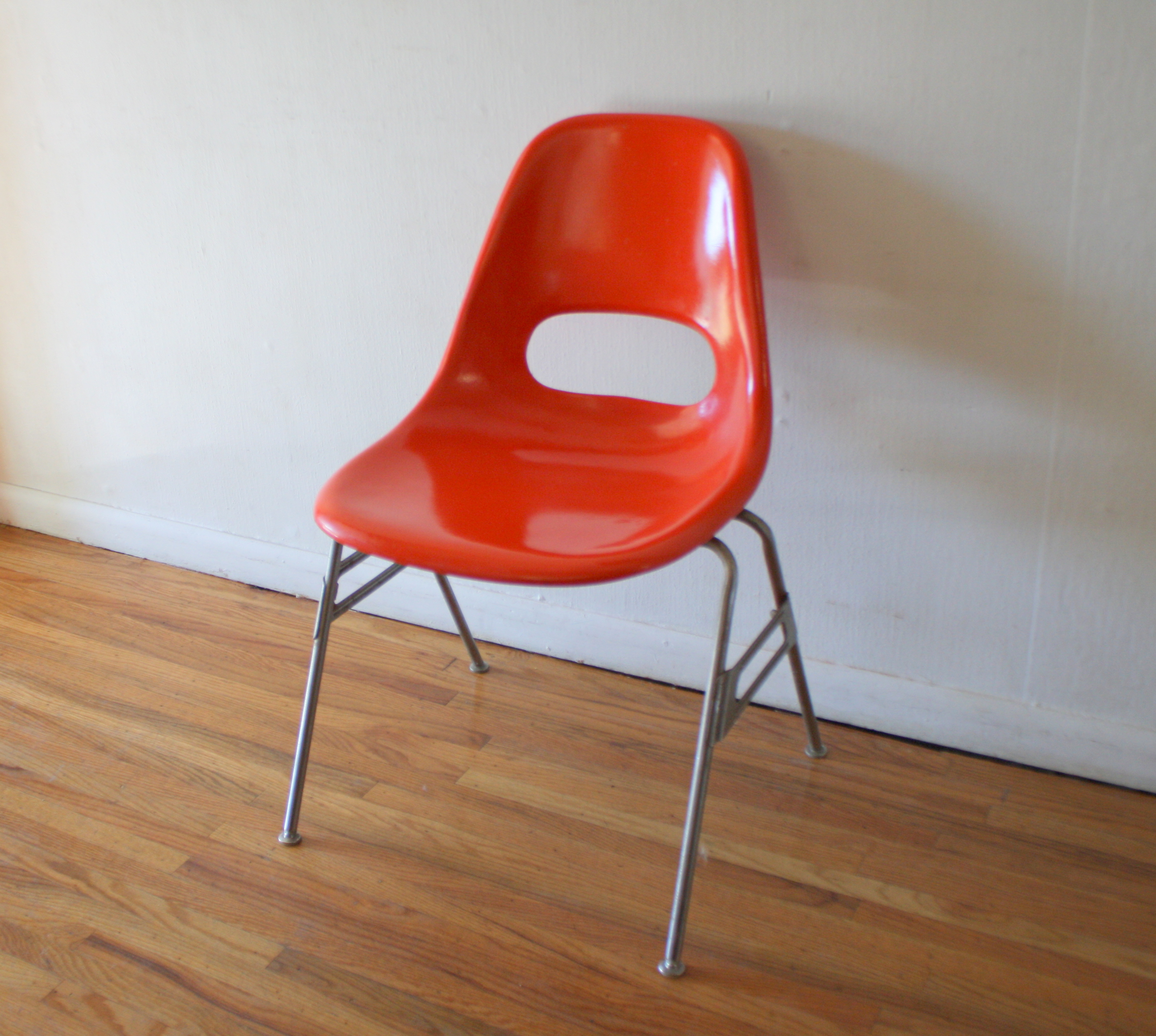 kreuger red fiberglass chair 1