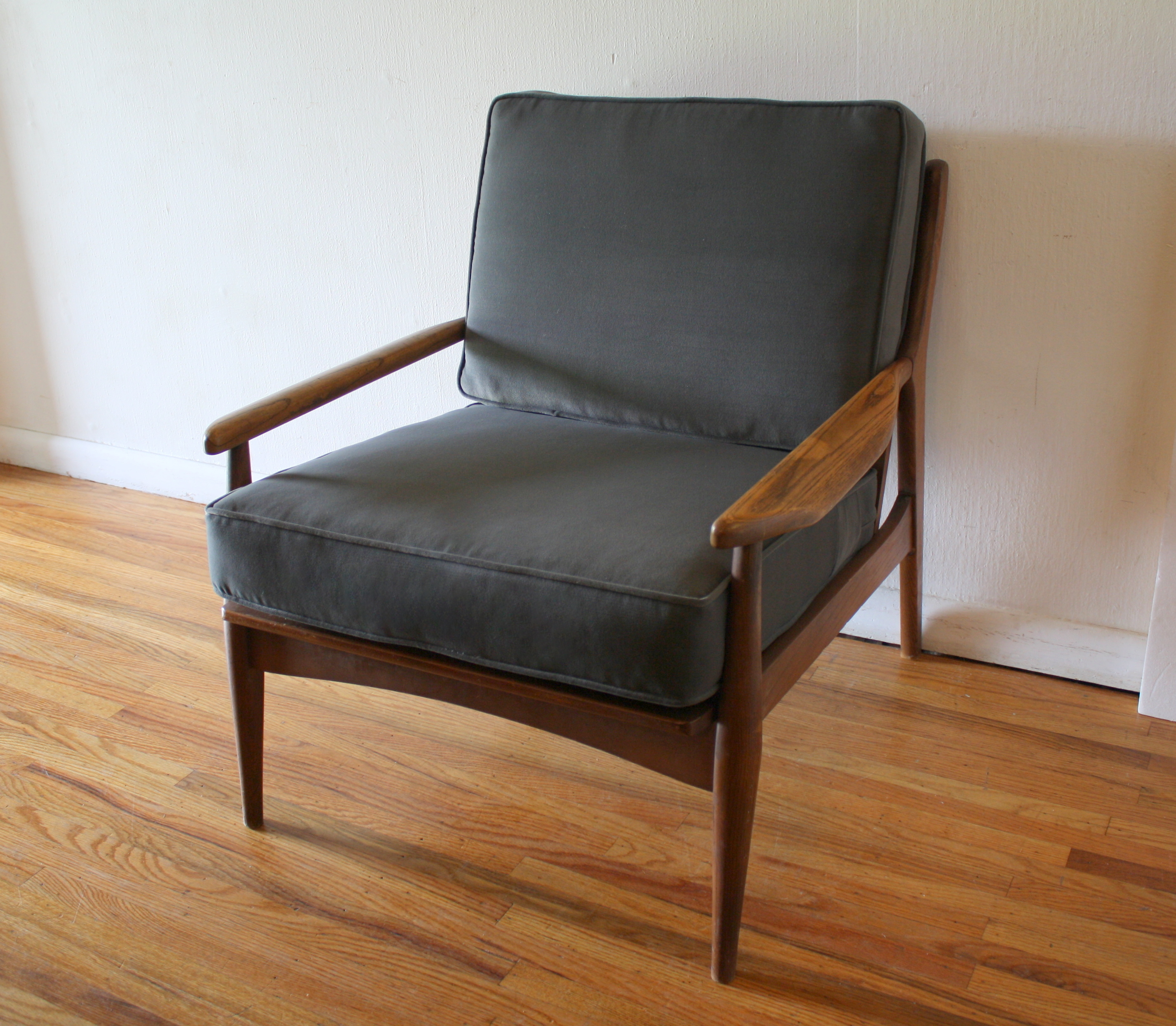 mcm arm chair elephant gray velvet 1.JPG