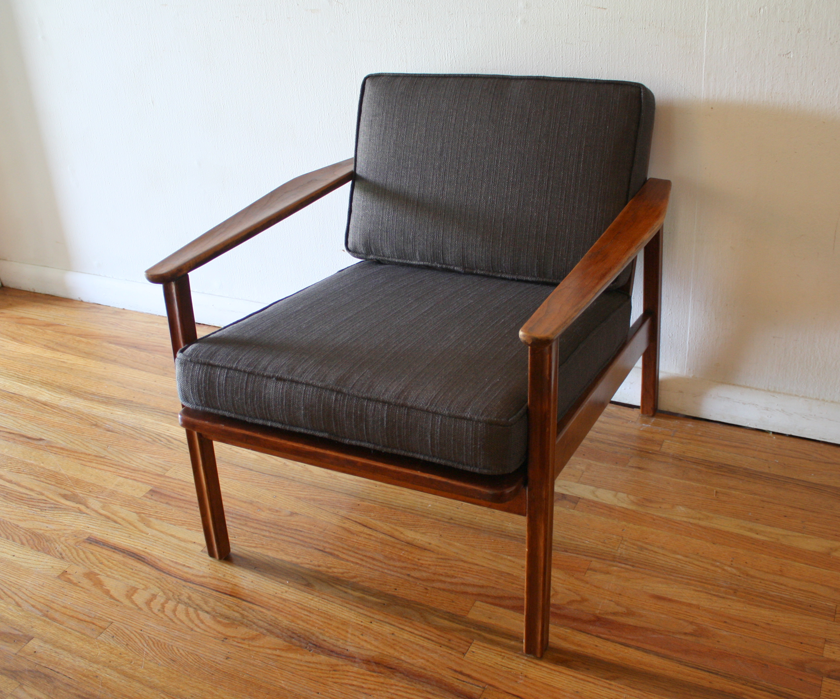Baumritter arm lounge chair 2.JPG