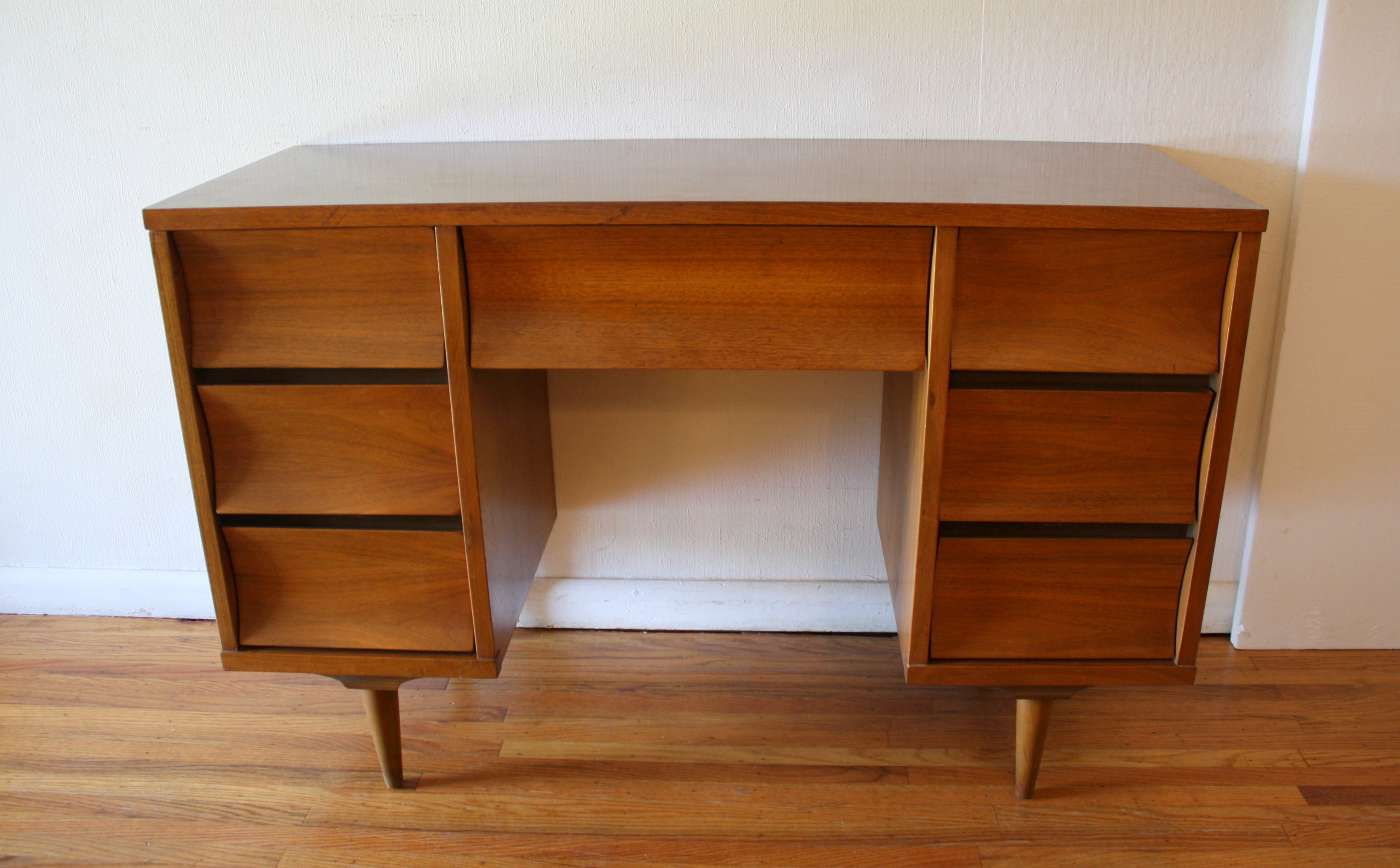 johnson carper desk 1.JPG