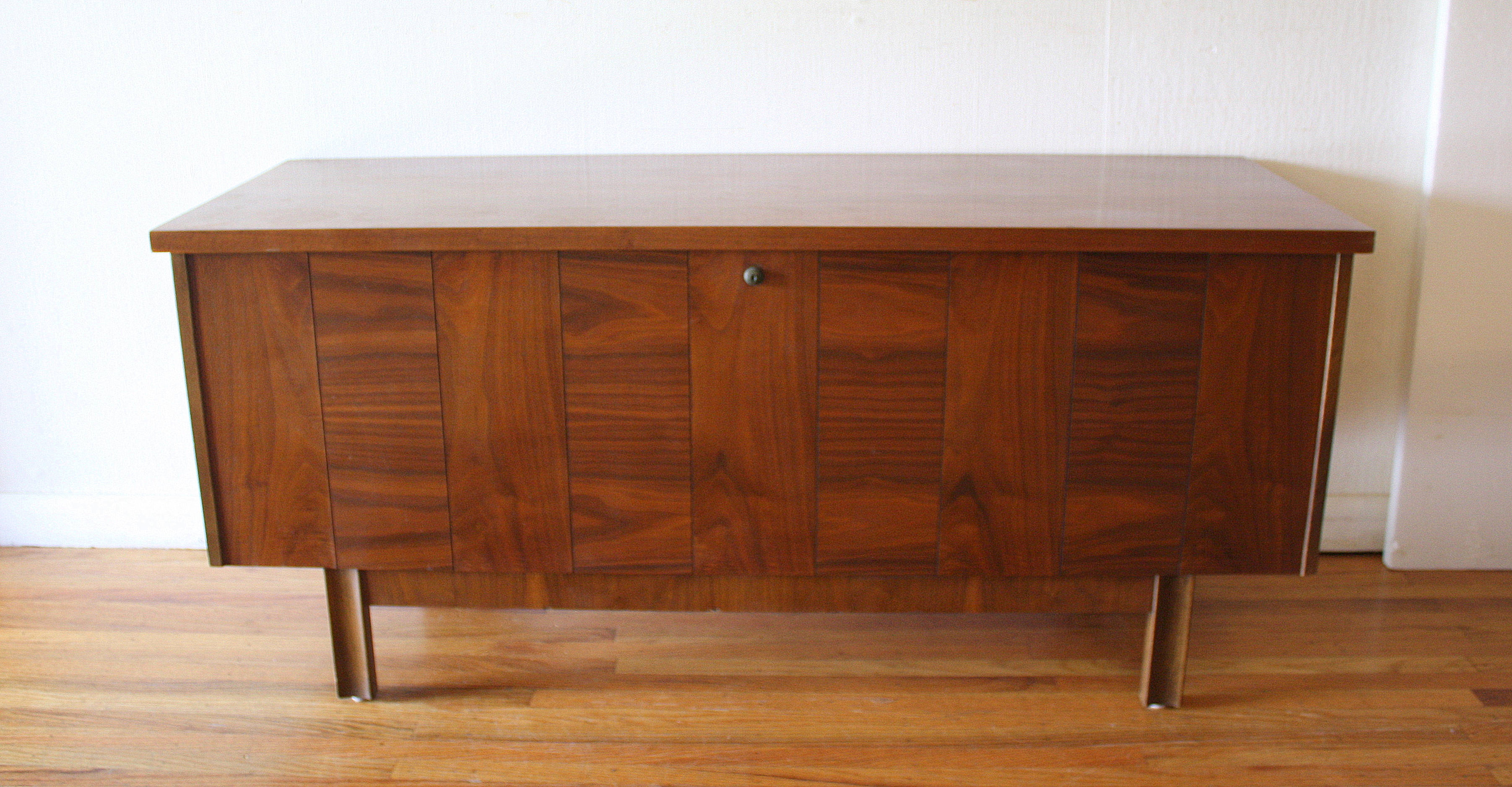 Lane juxtaposed wood cedar chest trunk 2