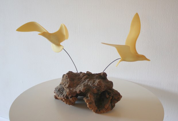 burl sculpture with birds 1