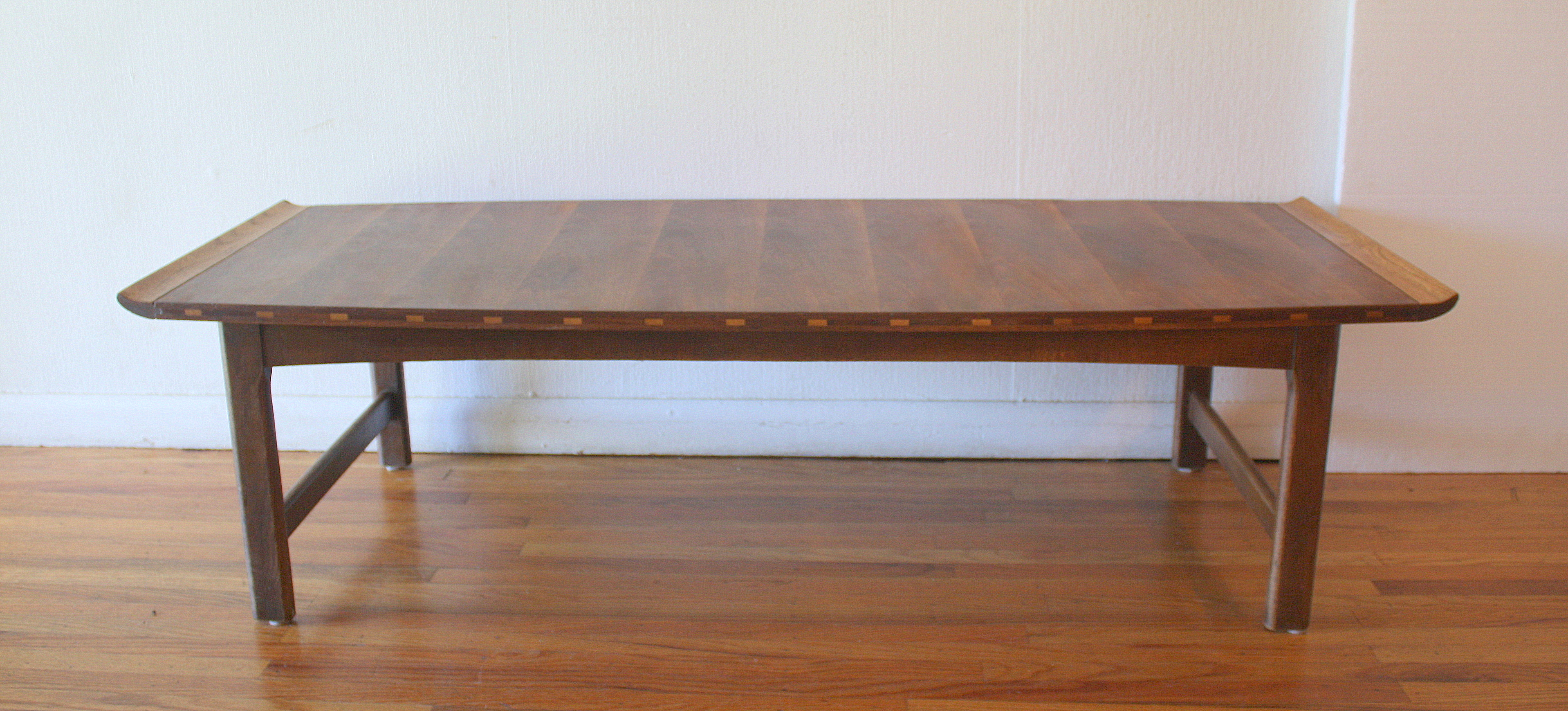 Lane coffee table inlaid wood 2