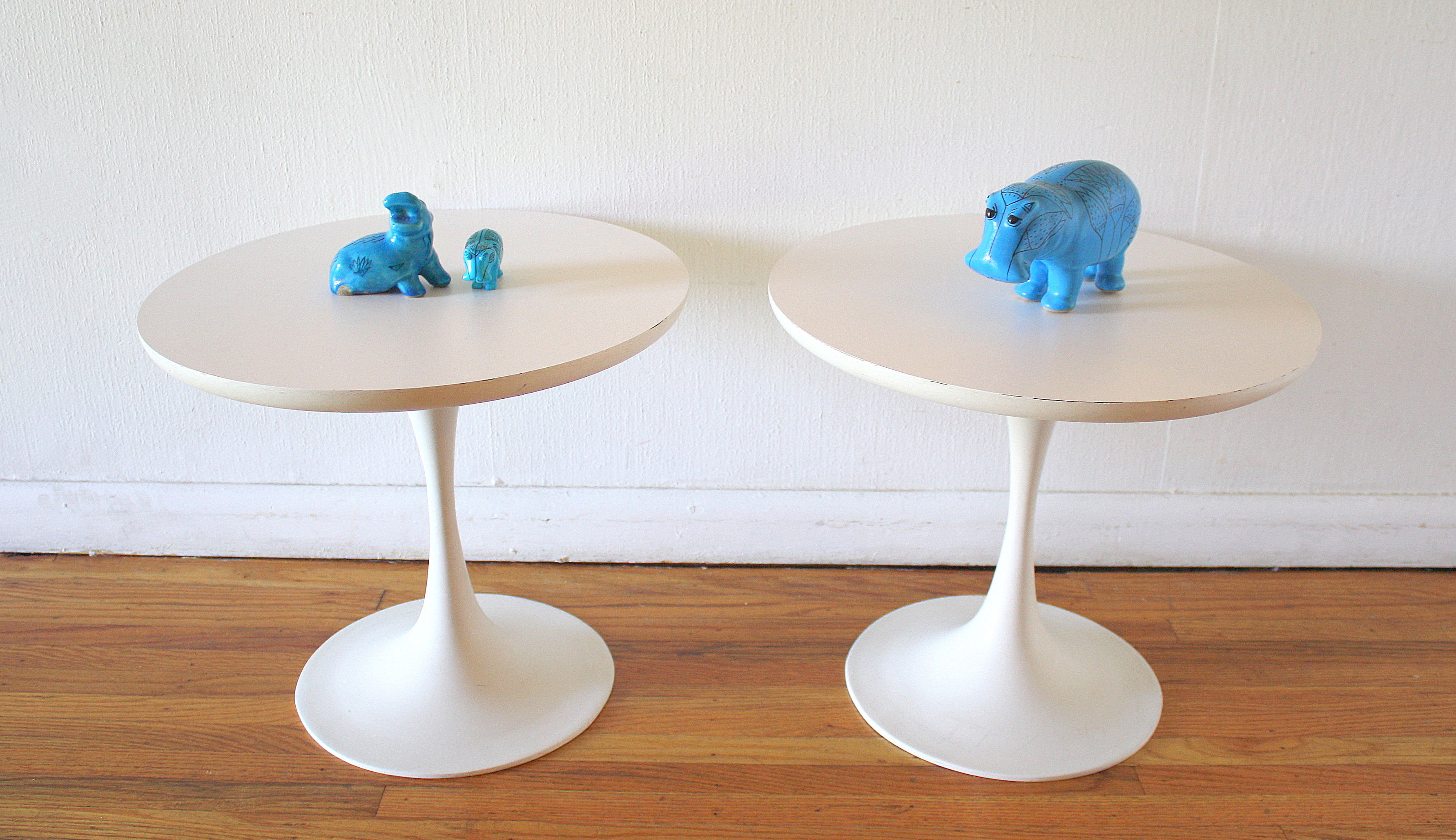 Pair of Saarinen style tables 1.JPG