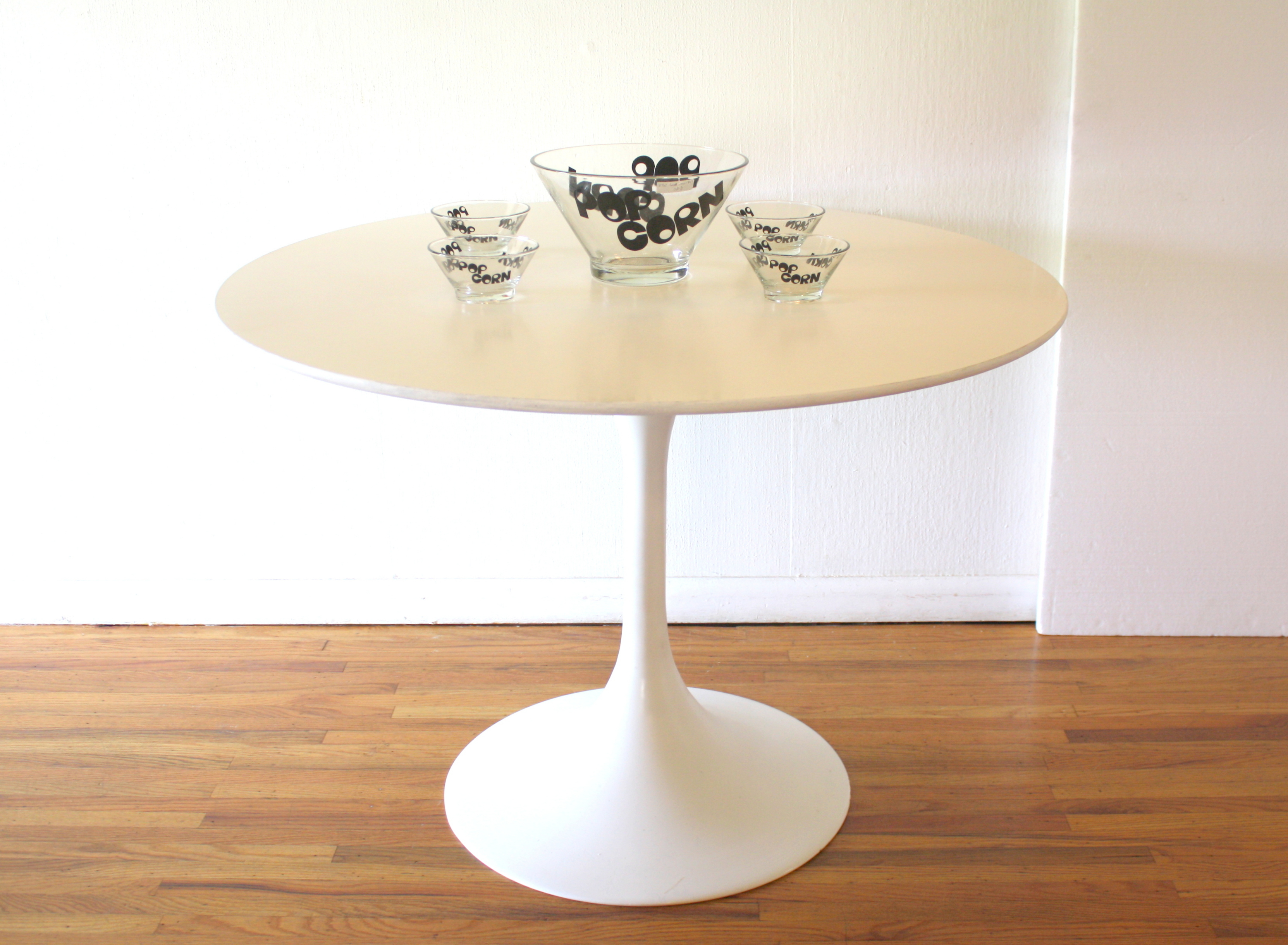 Saarinen dining table 2