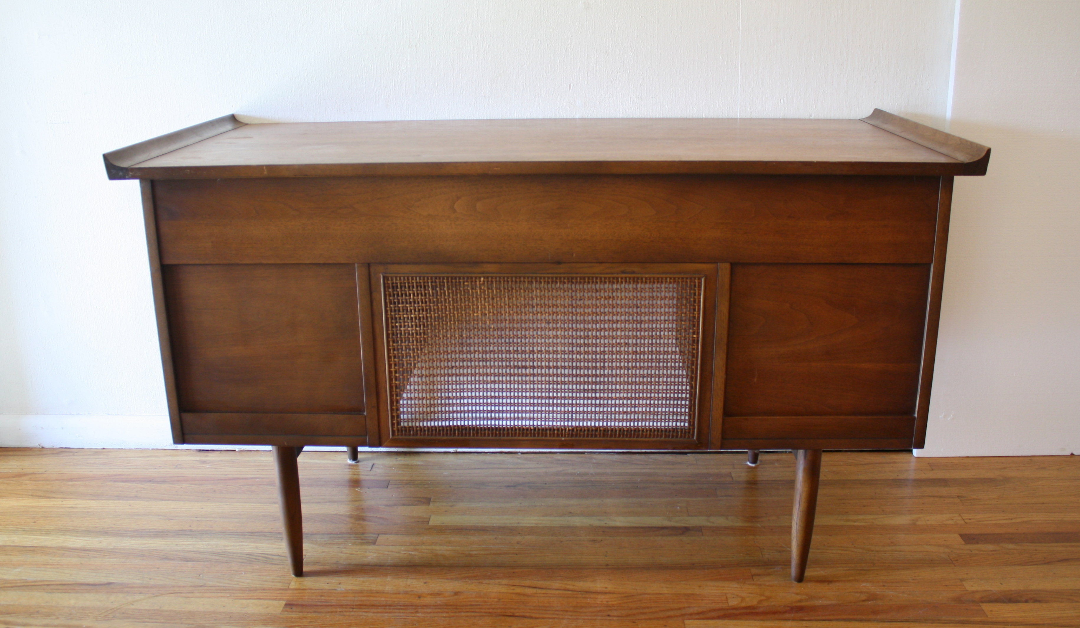 broyhill-sculptra-desk-1