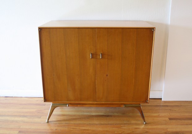 mcm-mini-server-brass-legs-1