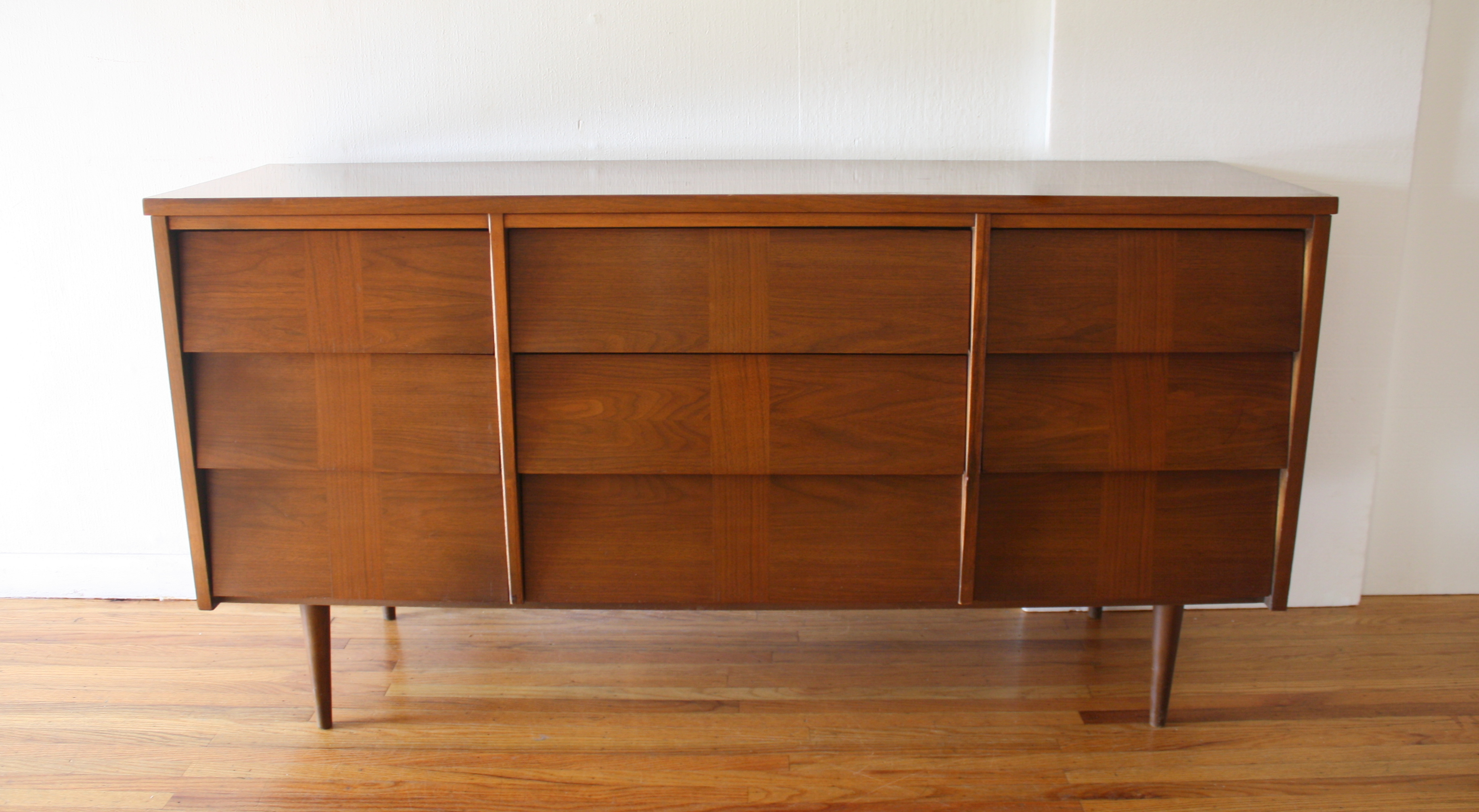 Ward low louvered dresser 1.JPG