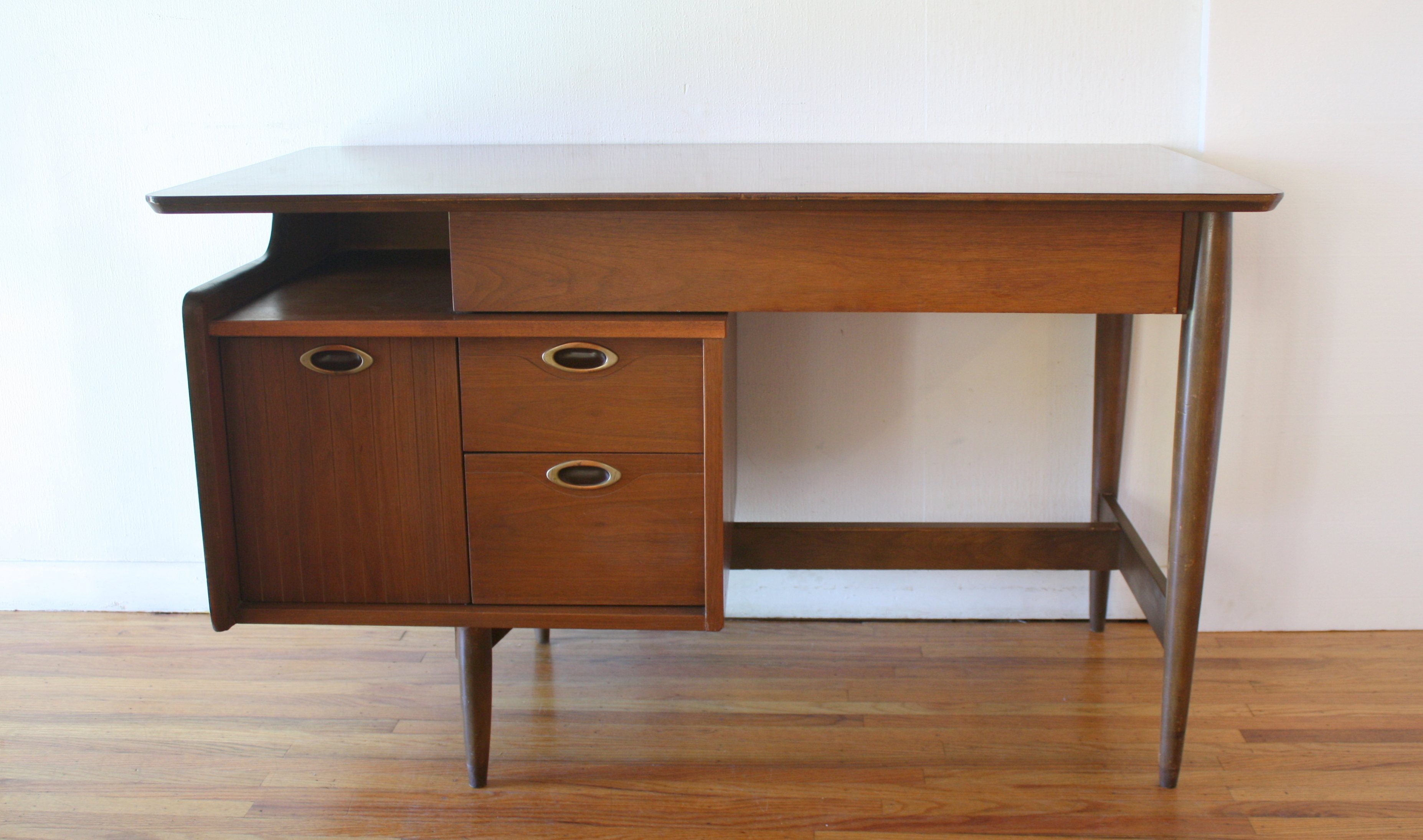 Hooker Mainline desk 1.JPG