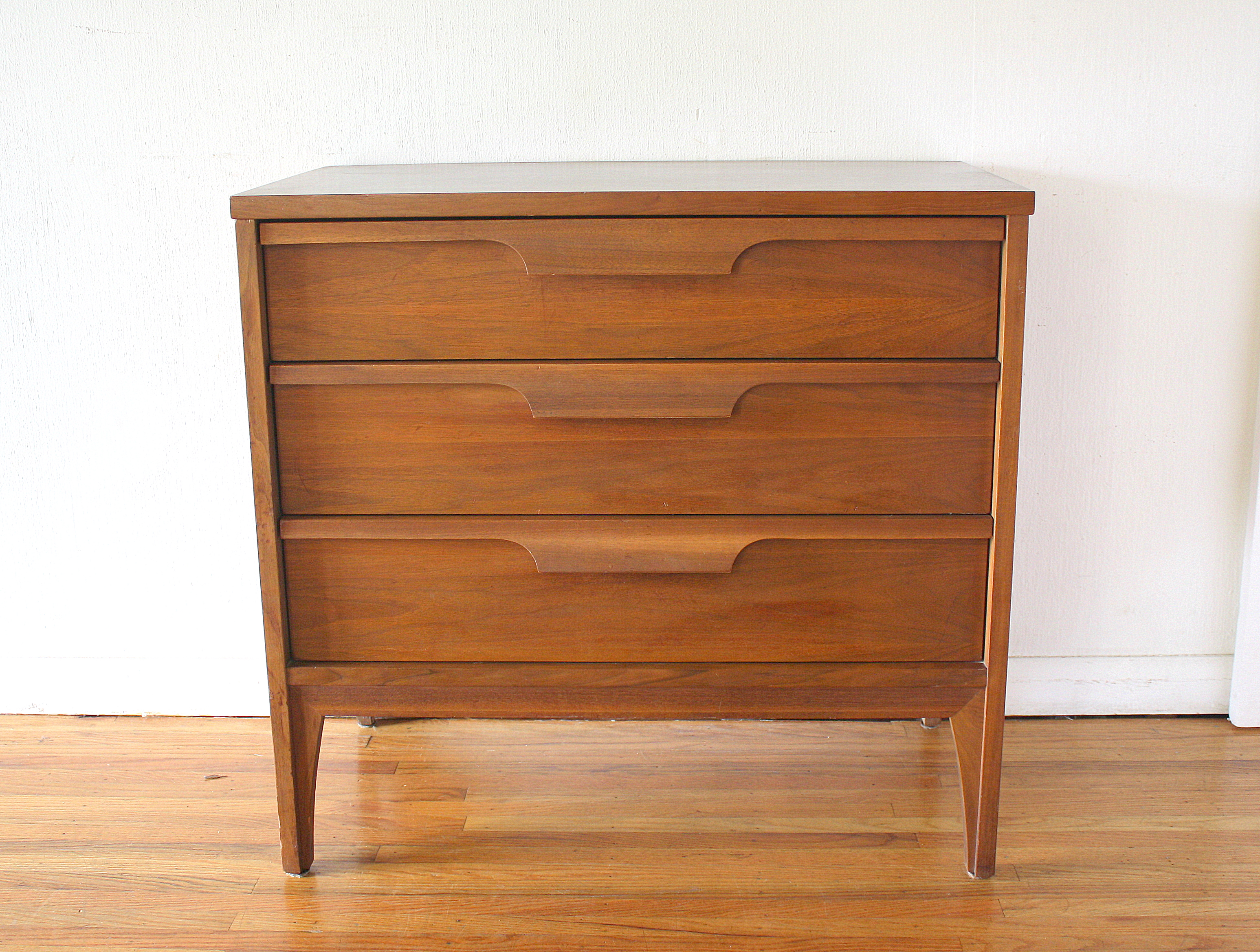 Johnson Carper Fashion Trend bachelor dresser 1.JPG