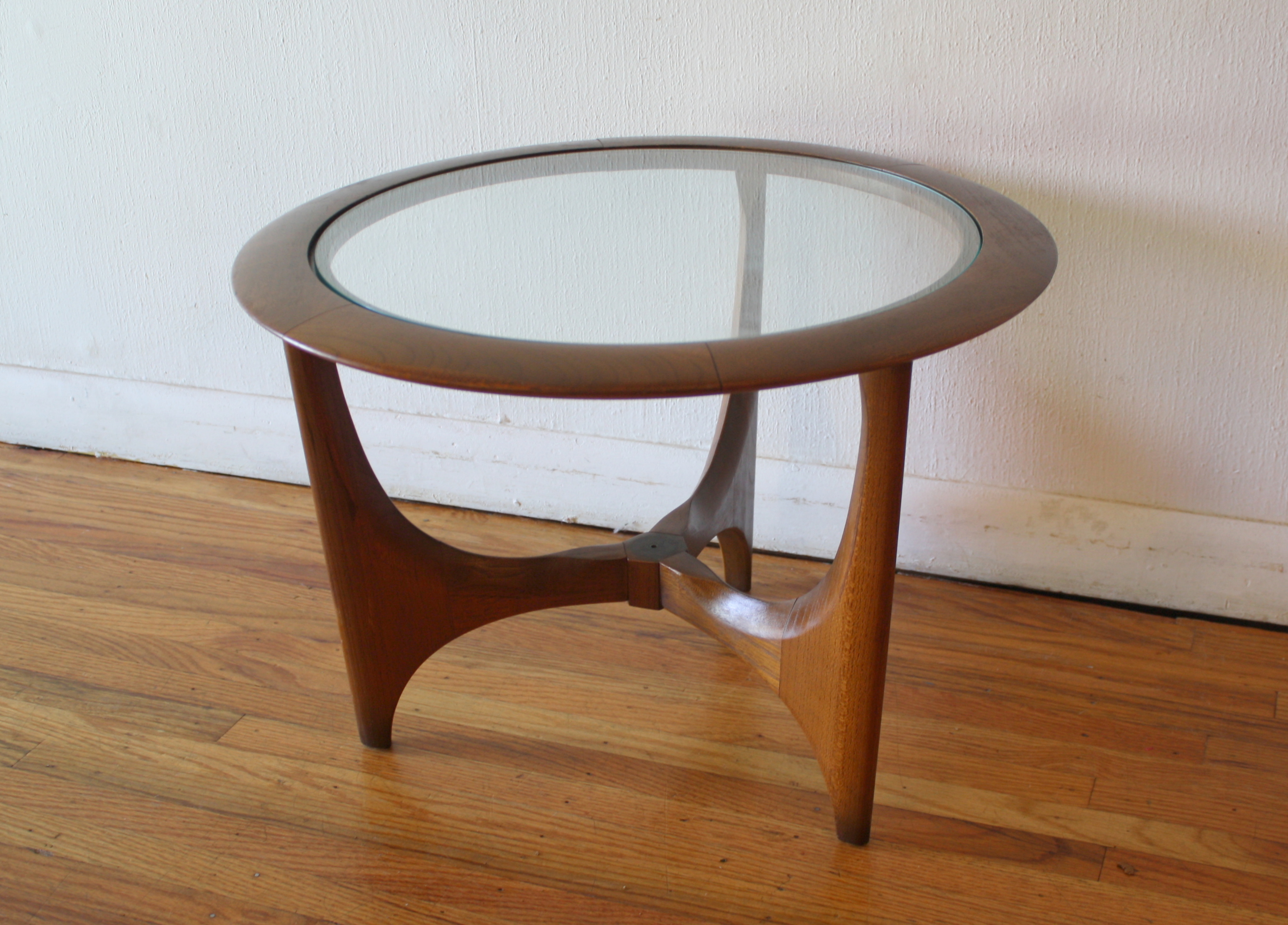 lane-round-glass-topped-sculpted-base-side-end-table-1