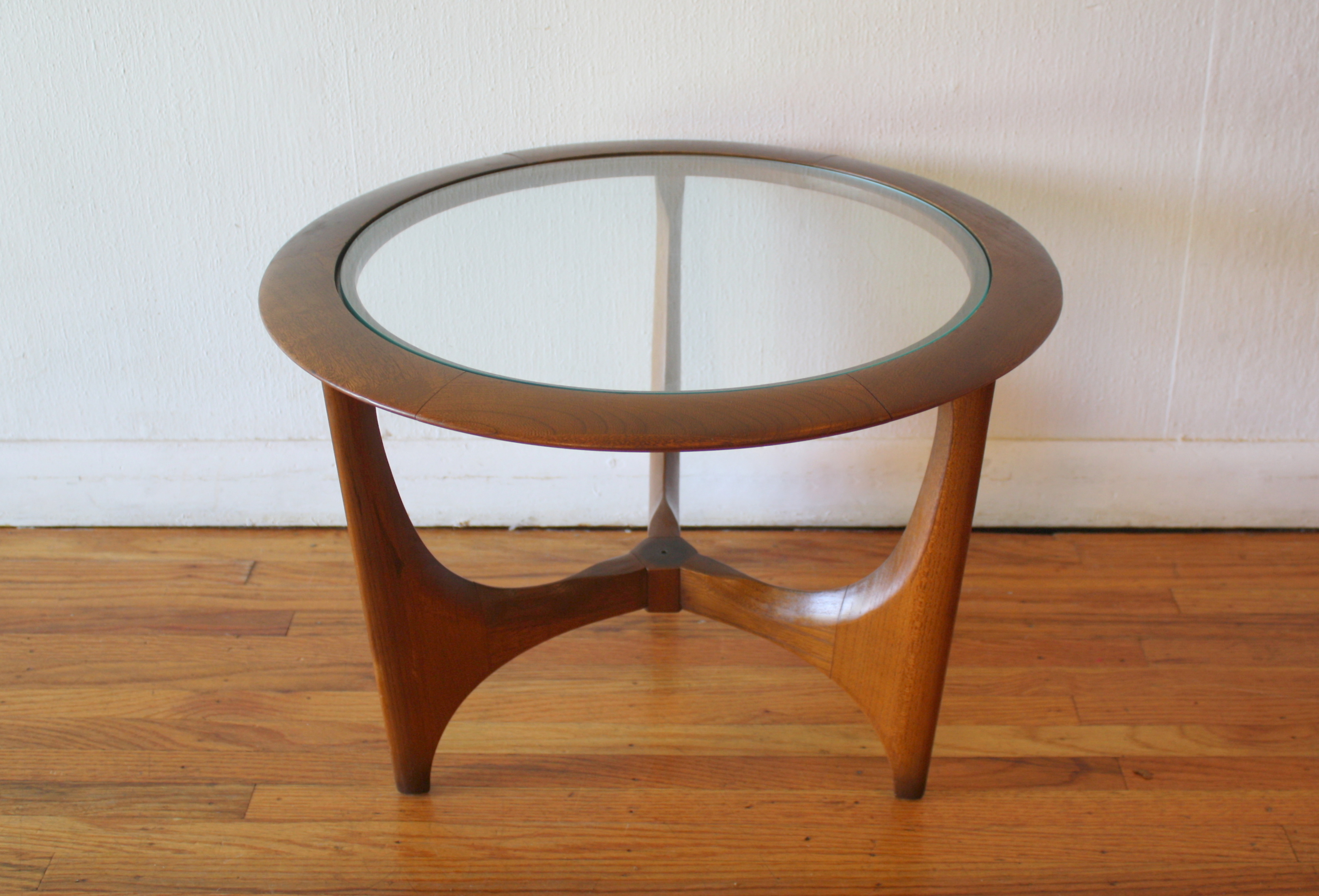 Lane round glass topped sculpted base side end table 2.JPG