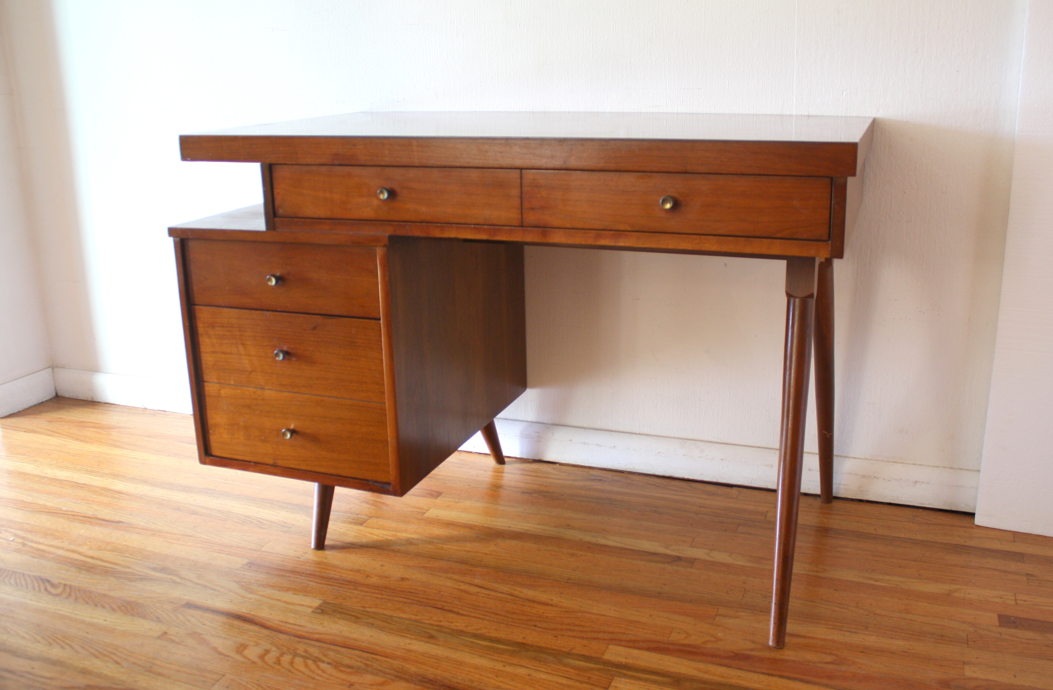 mcm desk with floating design 1.JPG