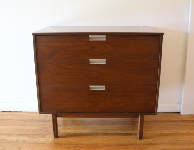 bassett-bachelor-chest-with-angled-pulls-1