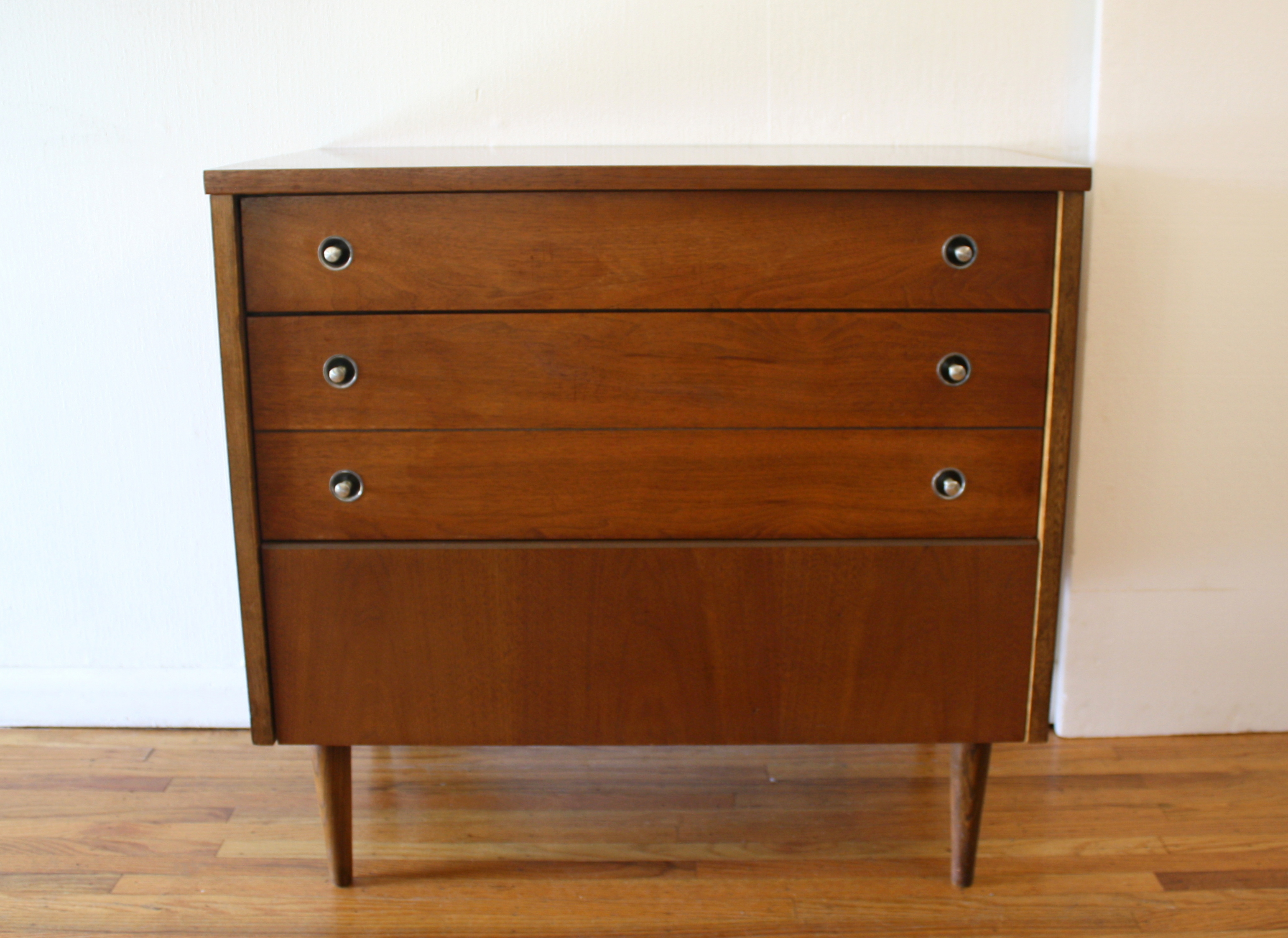 Bassett bachelor dresser with silver knobs 1