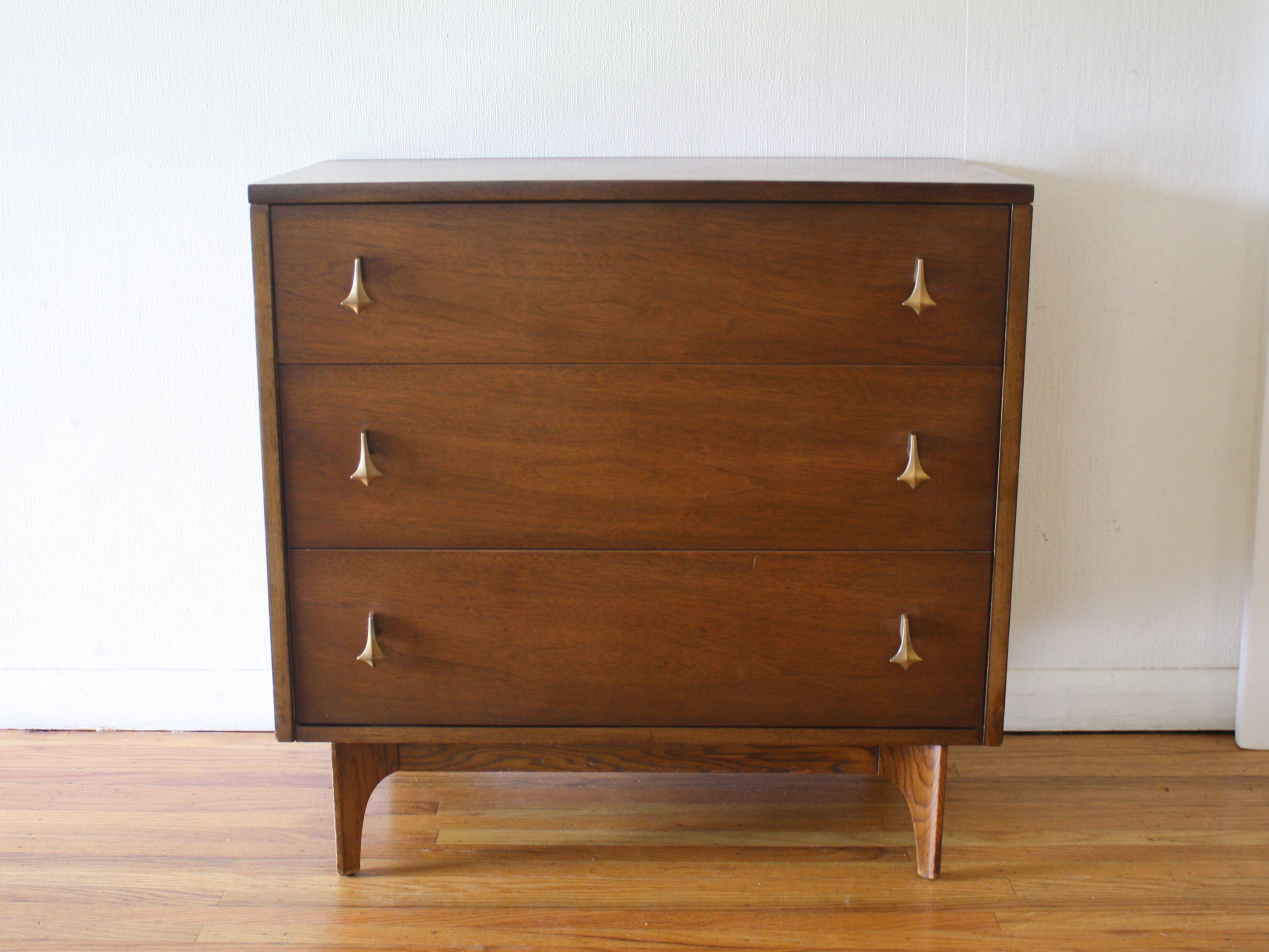 Brasilia bachelor chest 1.JPG