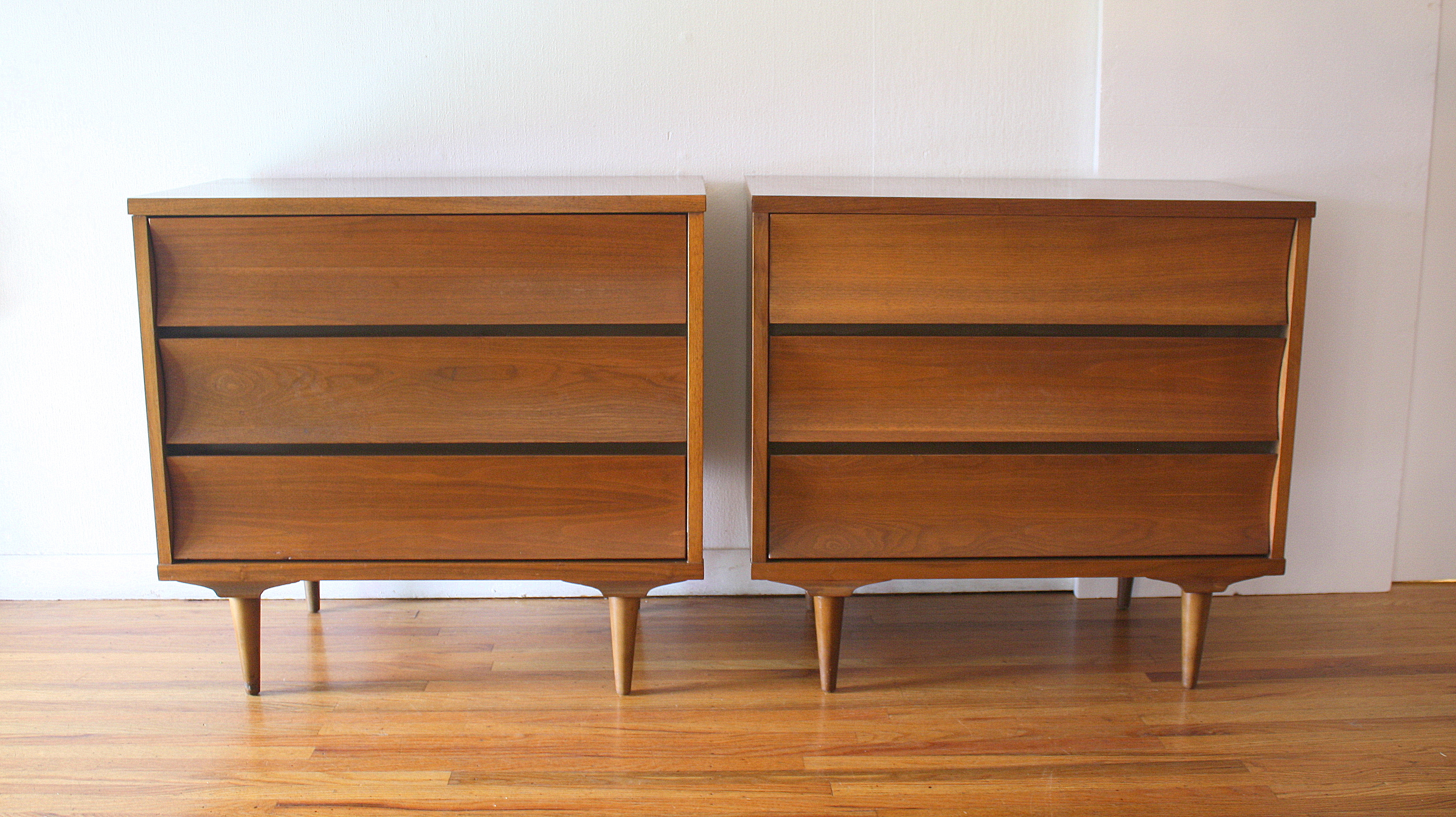 Johnson Carper bachelor chests 1