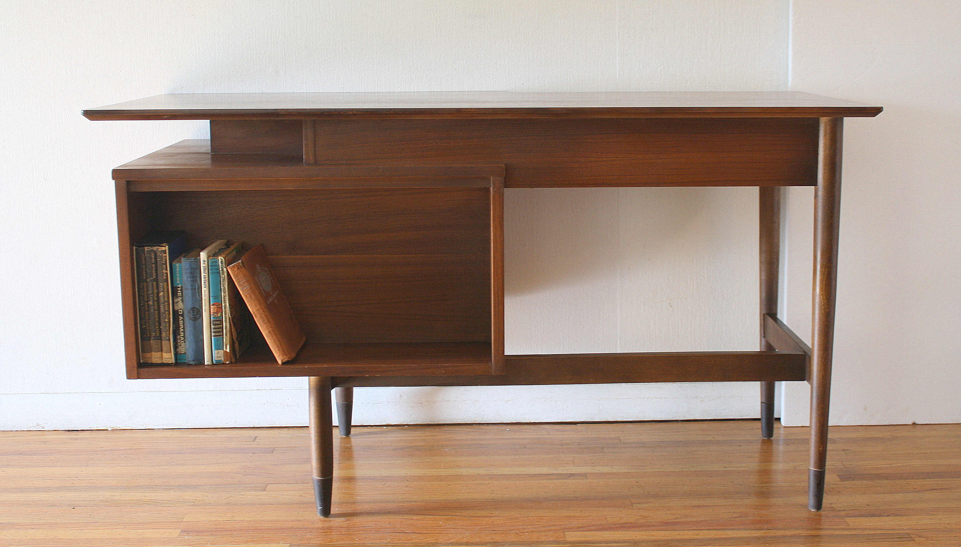 Hooker floating desk with bookshelf 5