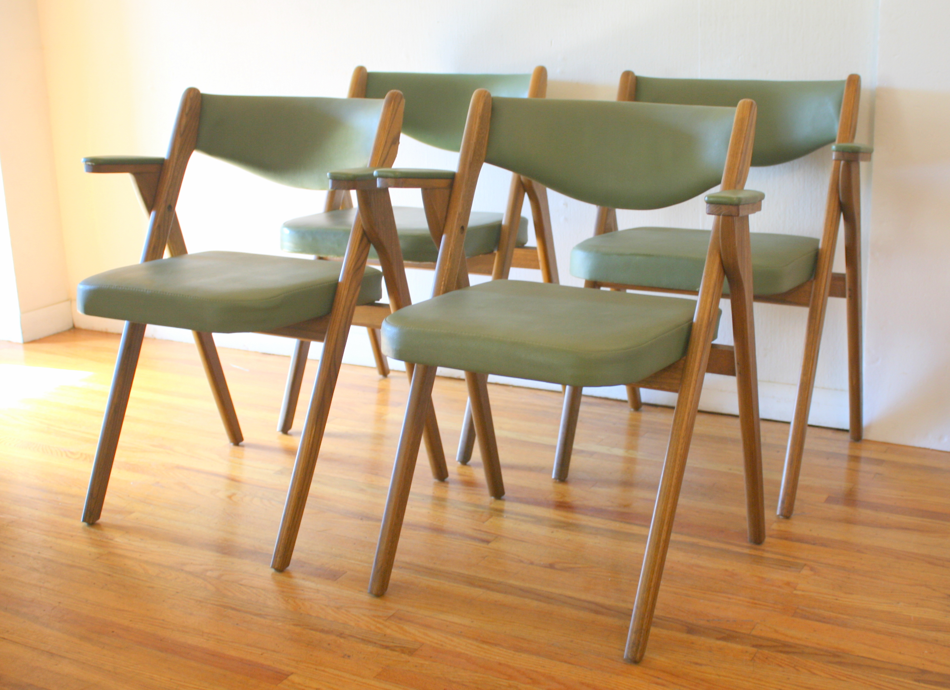 Coronet avocado folding chairs 2.JPG