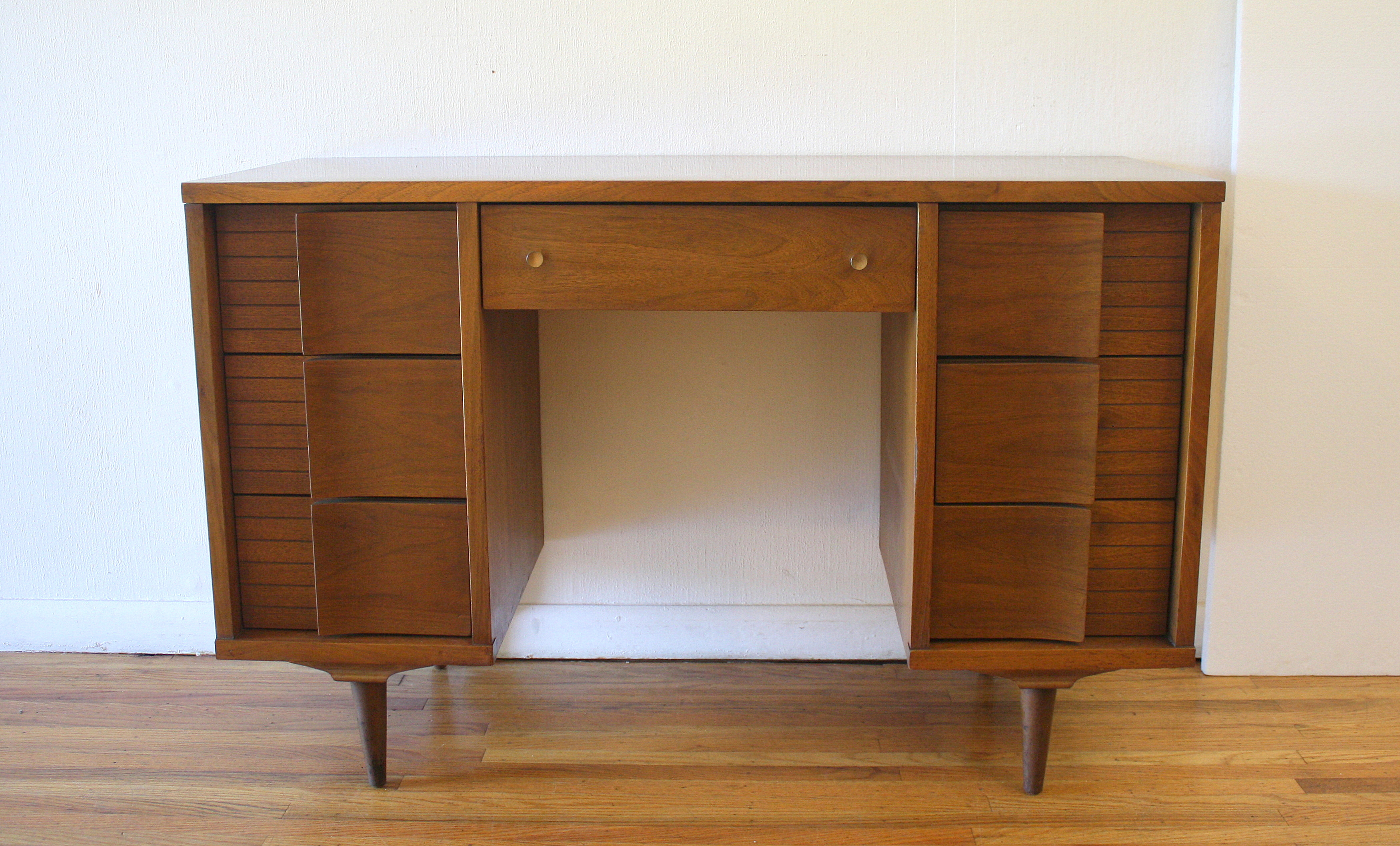 Johnson Carper desk 1.JPG