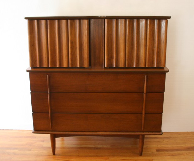 United tall dresser 1.JPG