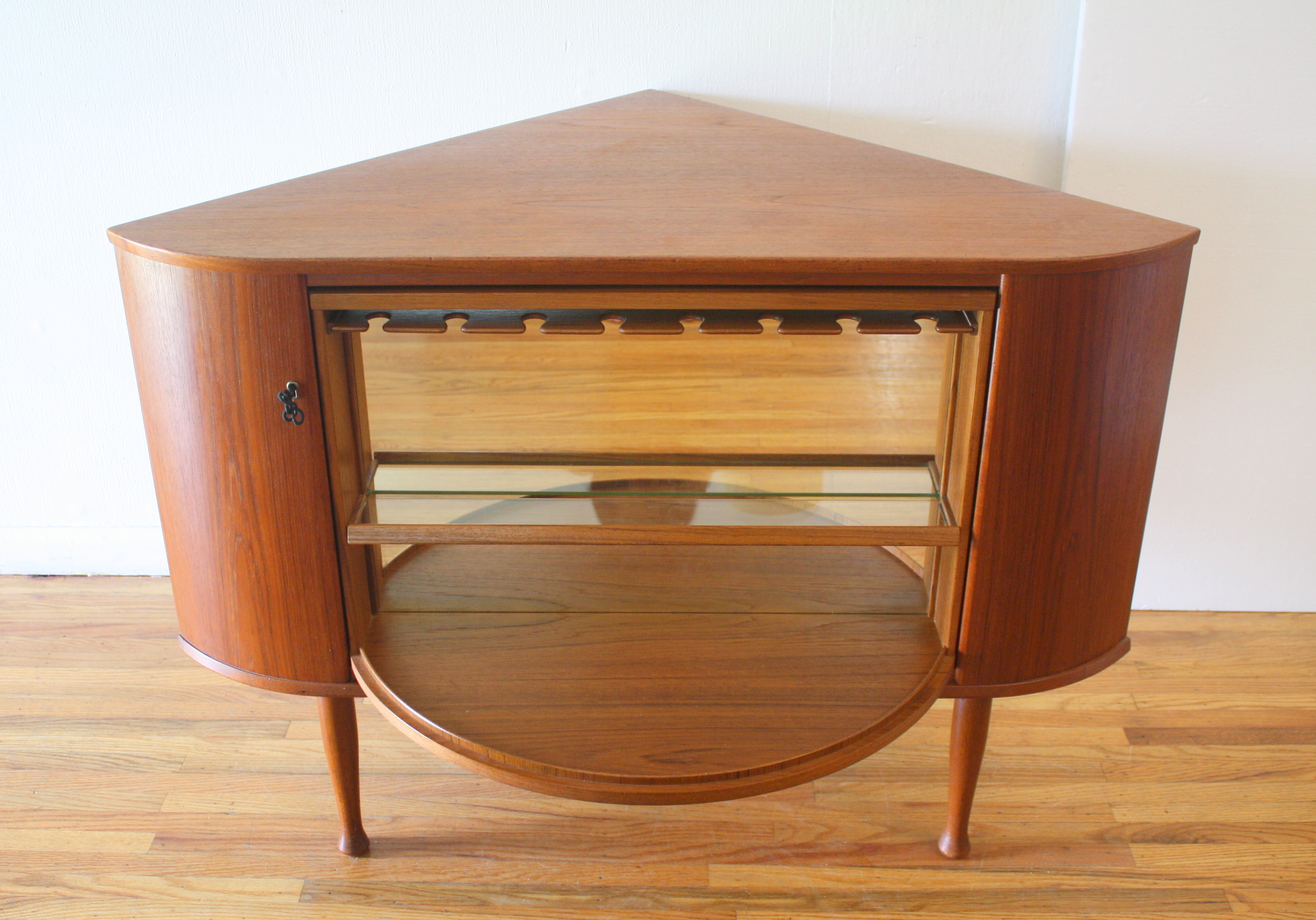 Torbjorn Afdal corner teak bar 4