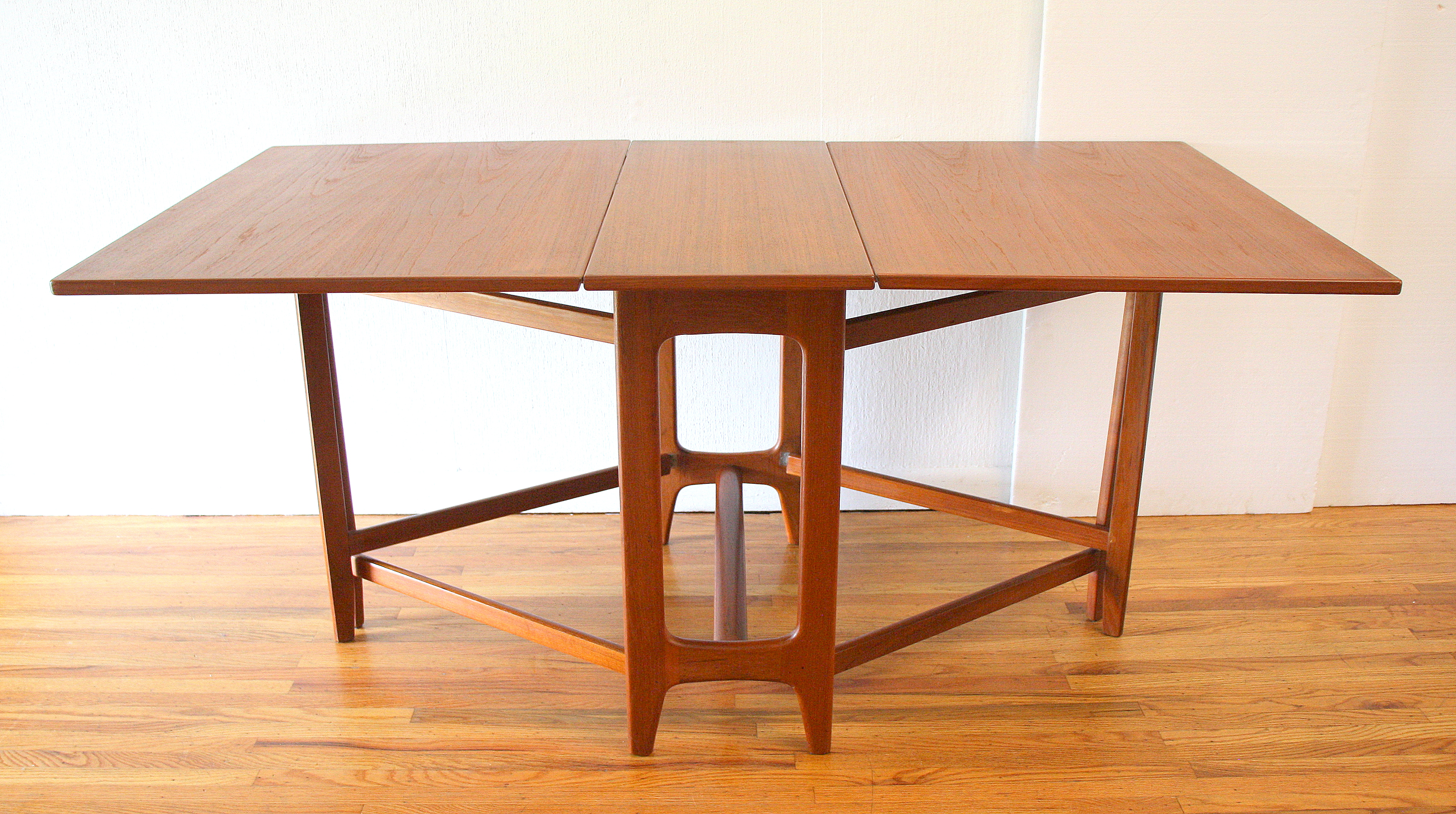 Norwegian gateleg table 1
