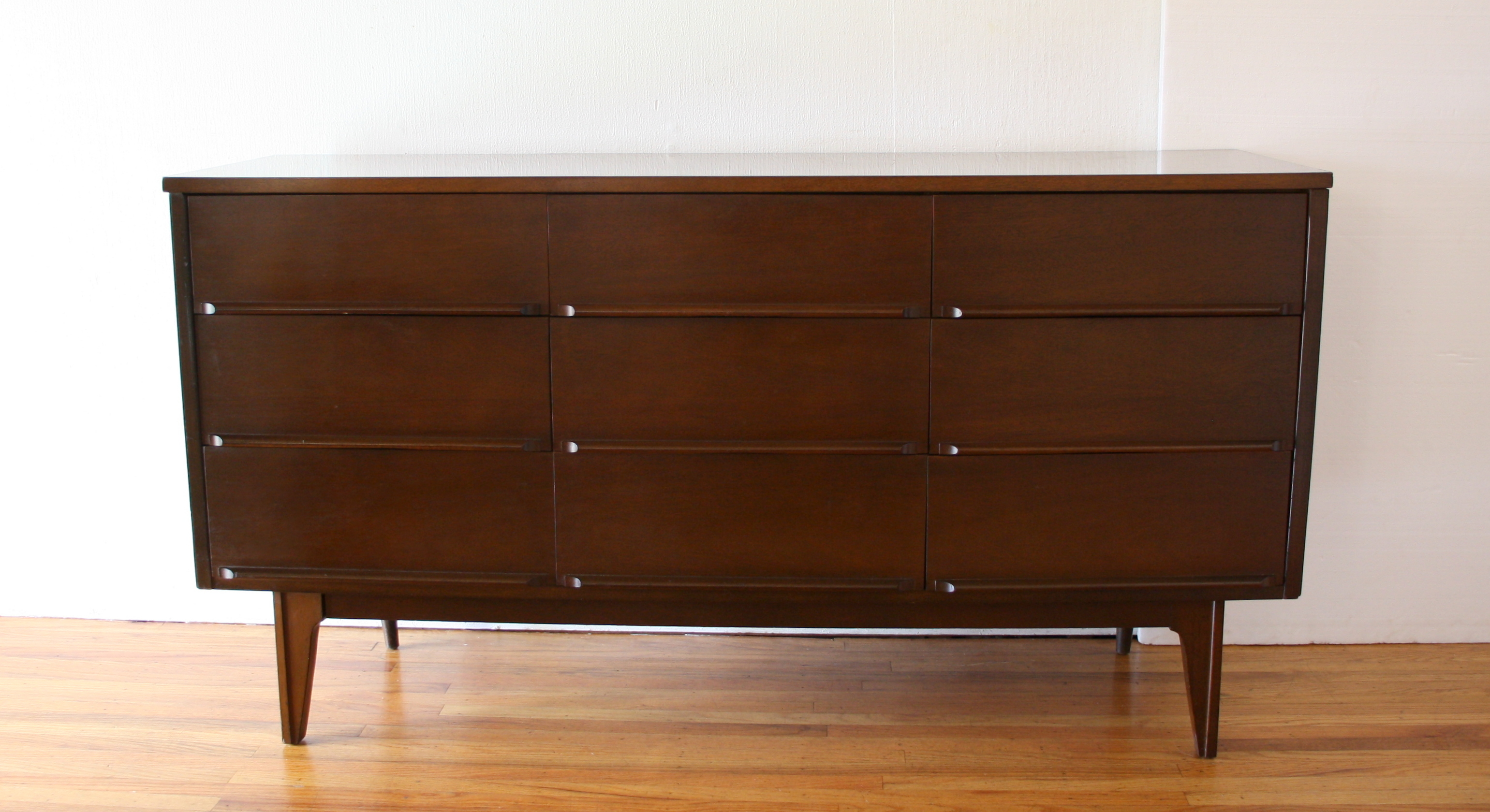 mcm low dresser streamlined design 1