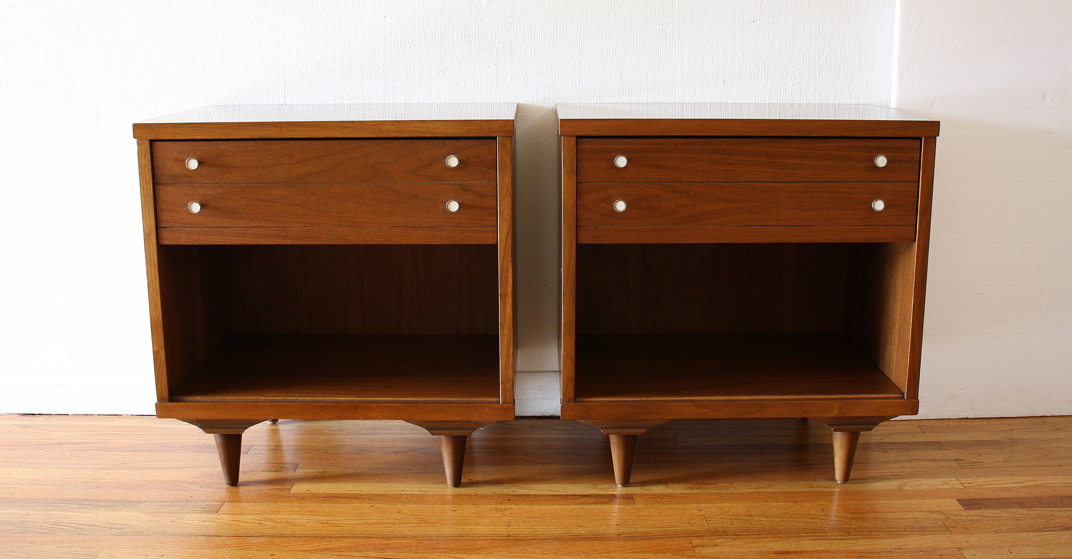 Johnson carper pair of nightstands white knobs 1