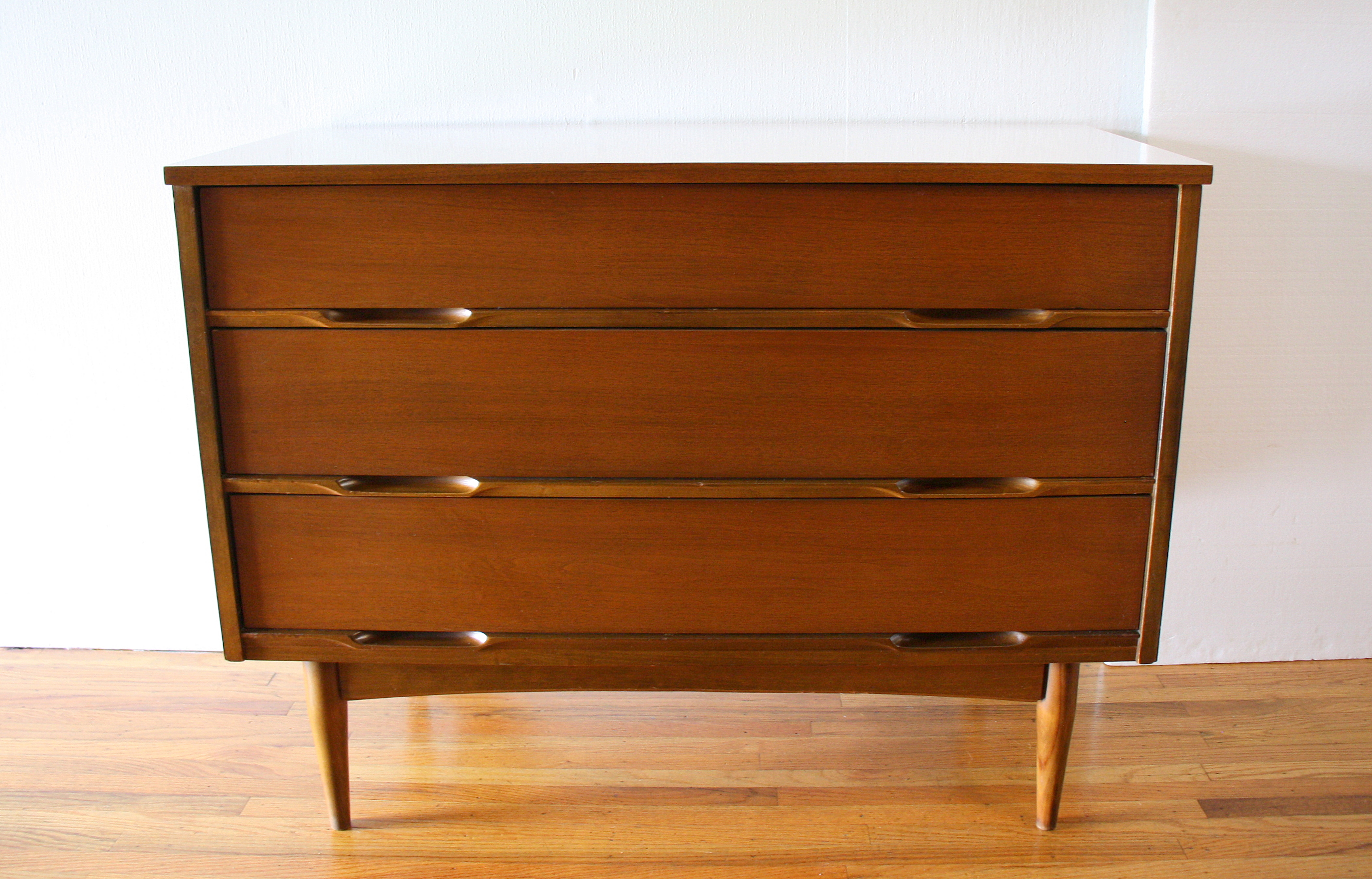 Mcm mini low bachelor dresser with mod white top 1