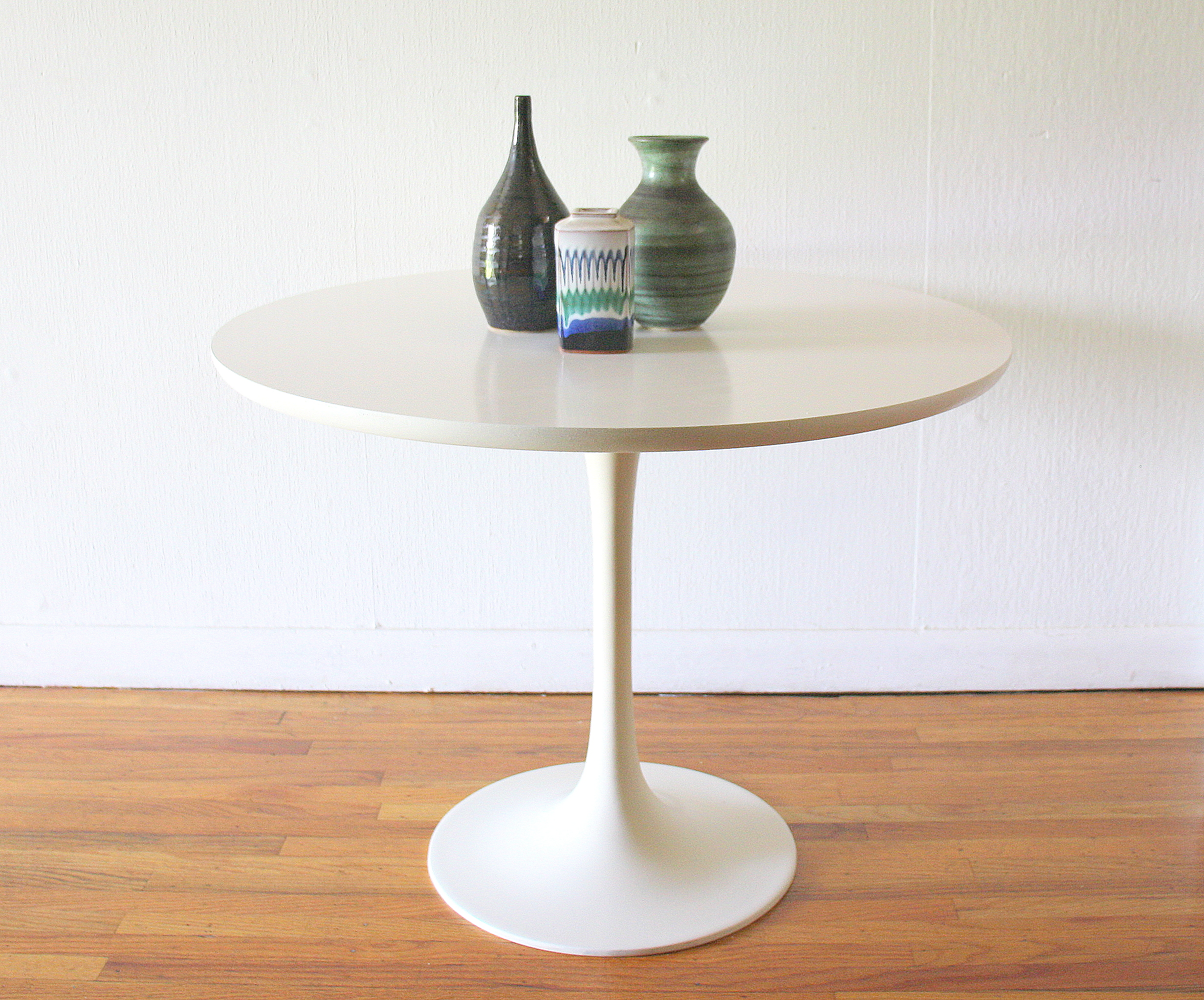 Saarinen style table 1