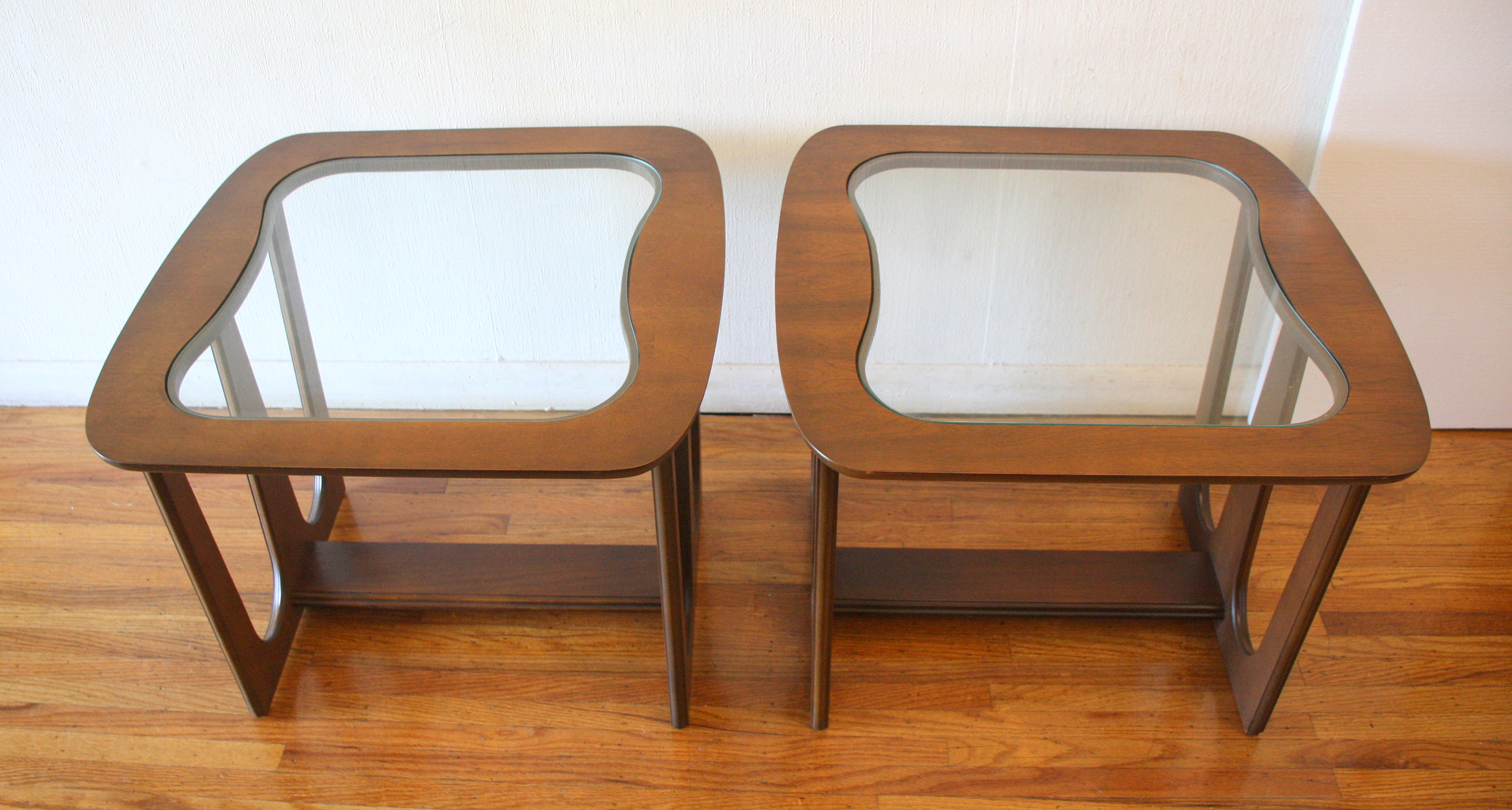 Mid Century Modern Pair of Brasilia Style Side End Tables by